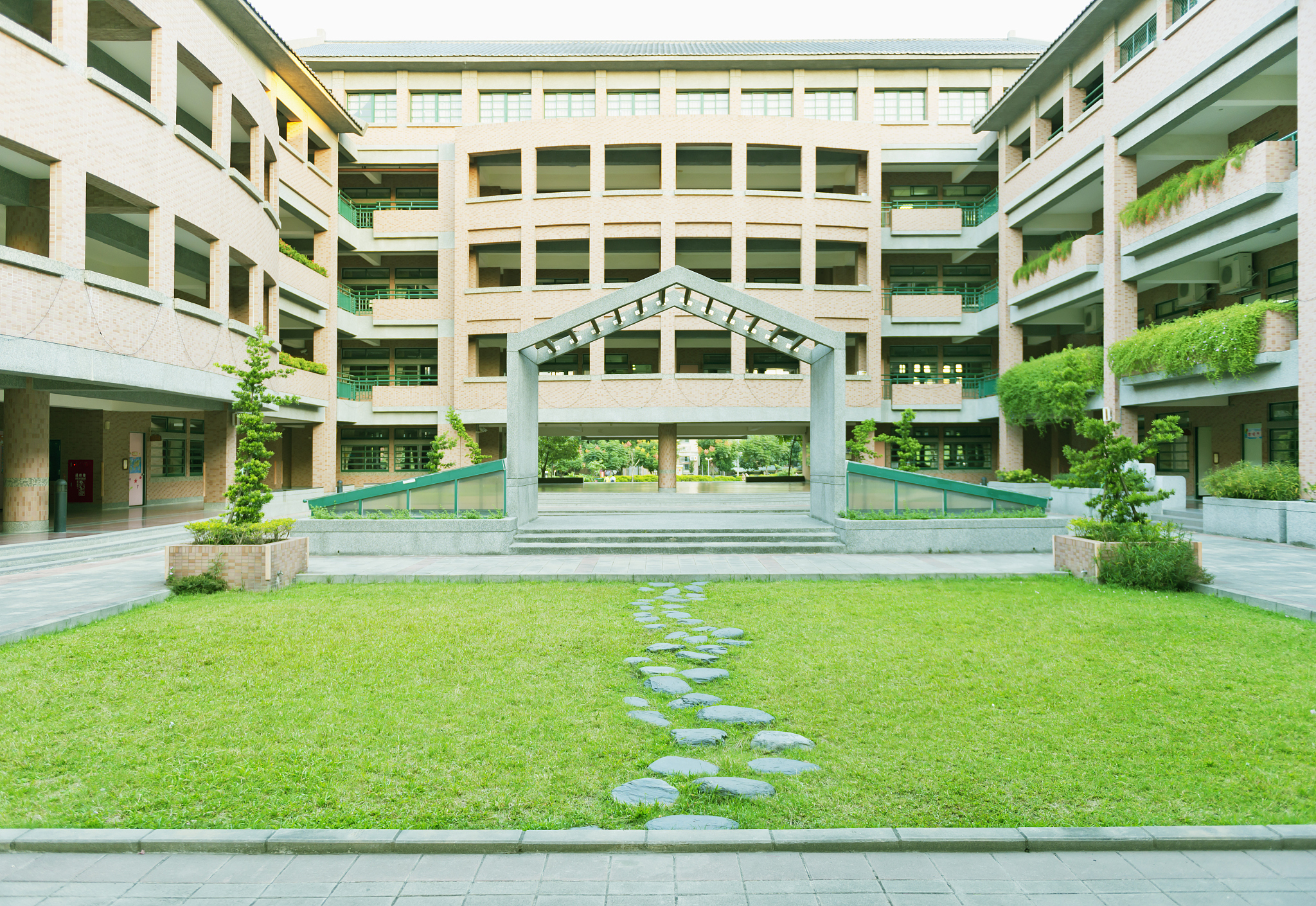 modern buildings in elementary school