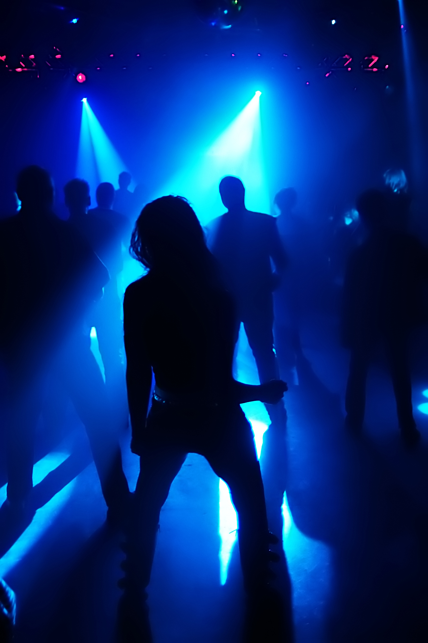 我是一个夜总会达人今晚要去夜总会娱乐7小时我会经历什么娱乐项目每项多少小时呢？要创新一点刺激一点迷幻一点的娱乐项目