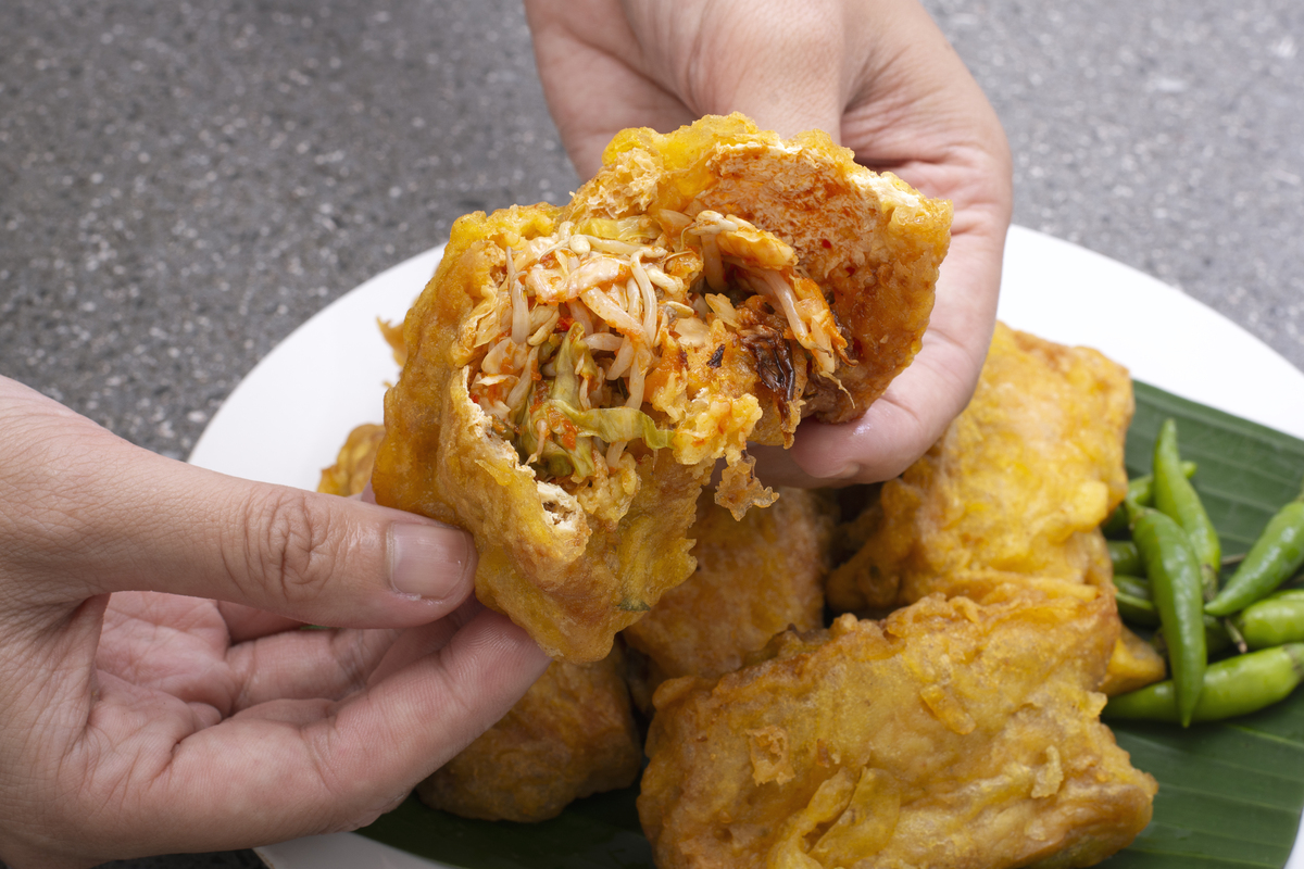 闻到炸海蛎饼香味，误打误撞问了一句‘是您做的吗？’
