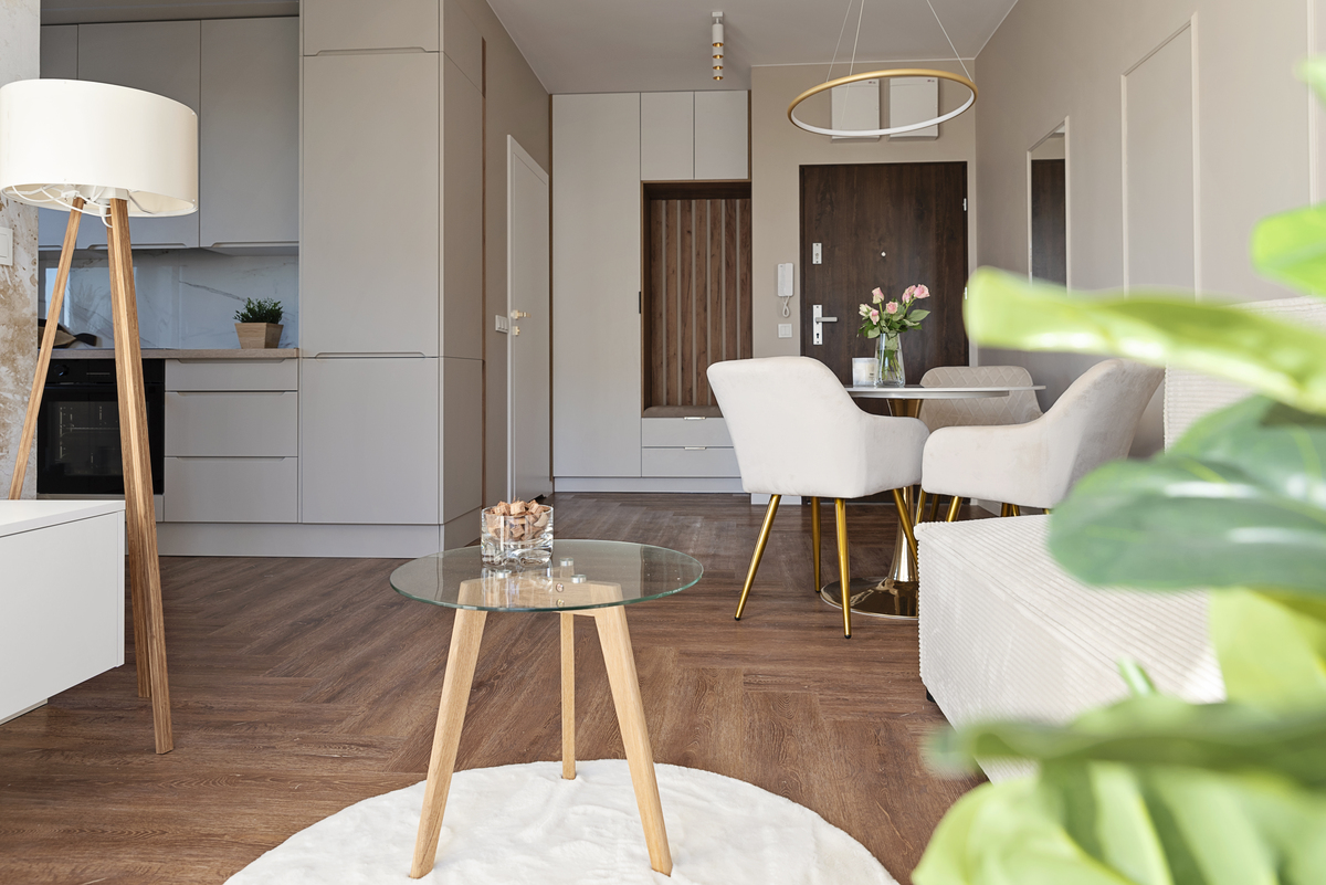 使用家居博主的口吻写篇1000标题 小户型大智慧：如何在有限空间内打造舒适居所？