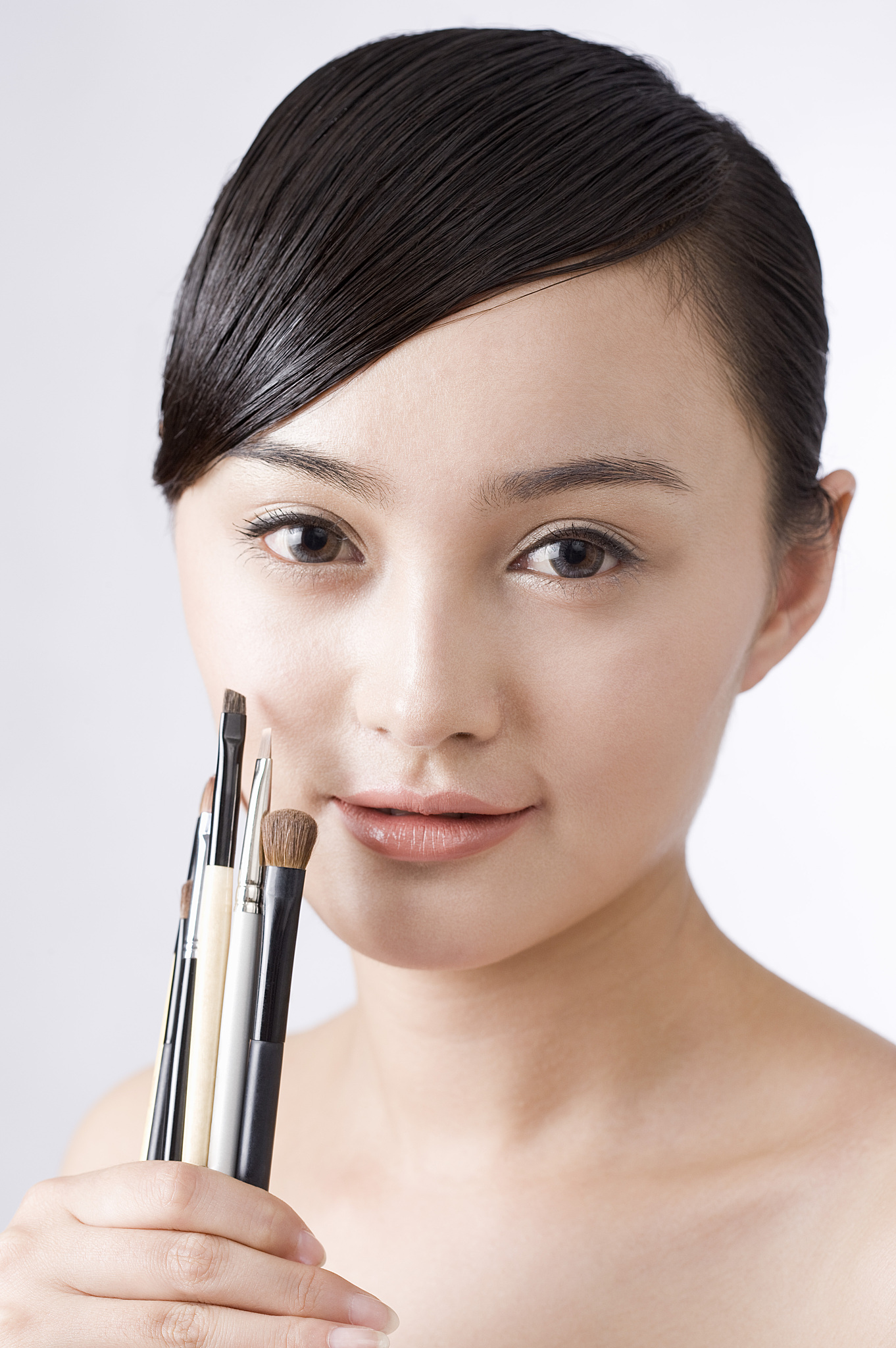 高光化妆技巧：打造立体轮廓，提升肌肤光泽