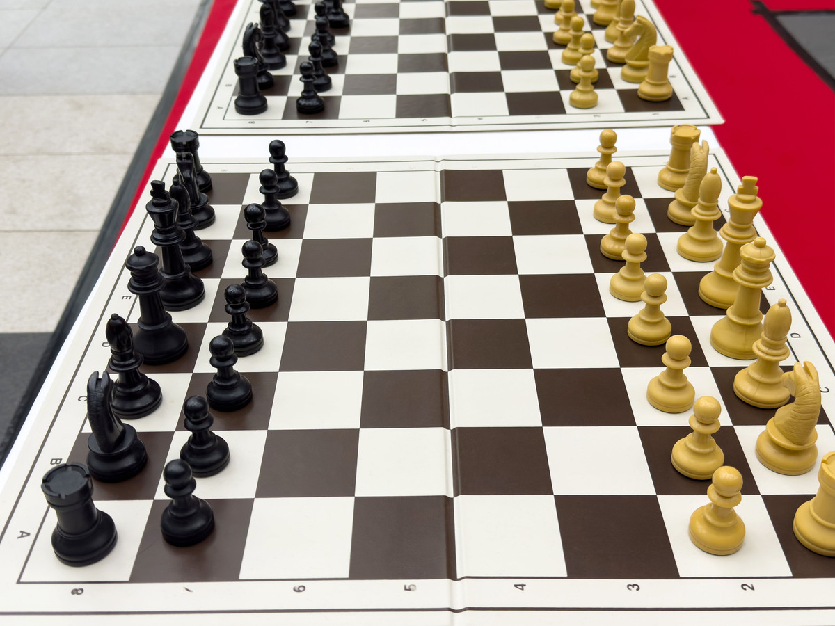 中国象棋 vs 国际象棋：哪个更锻炼智力？