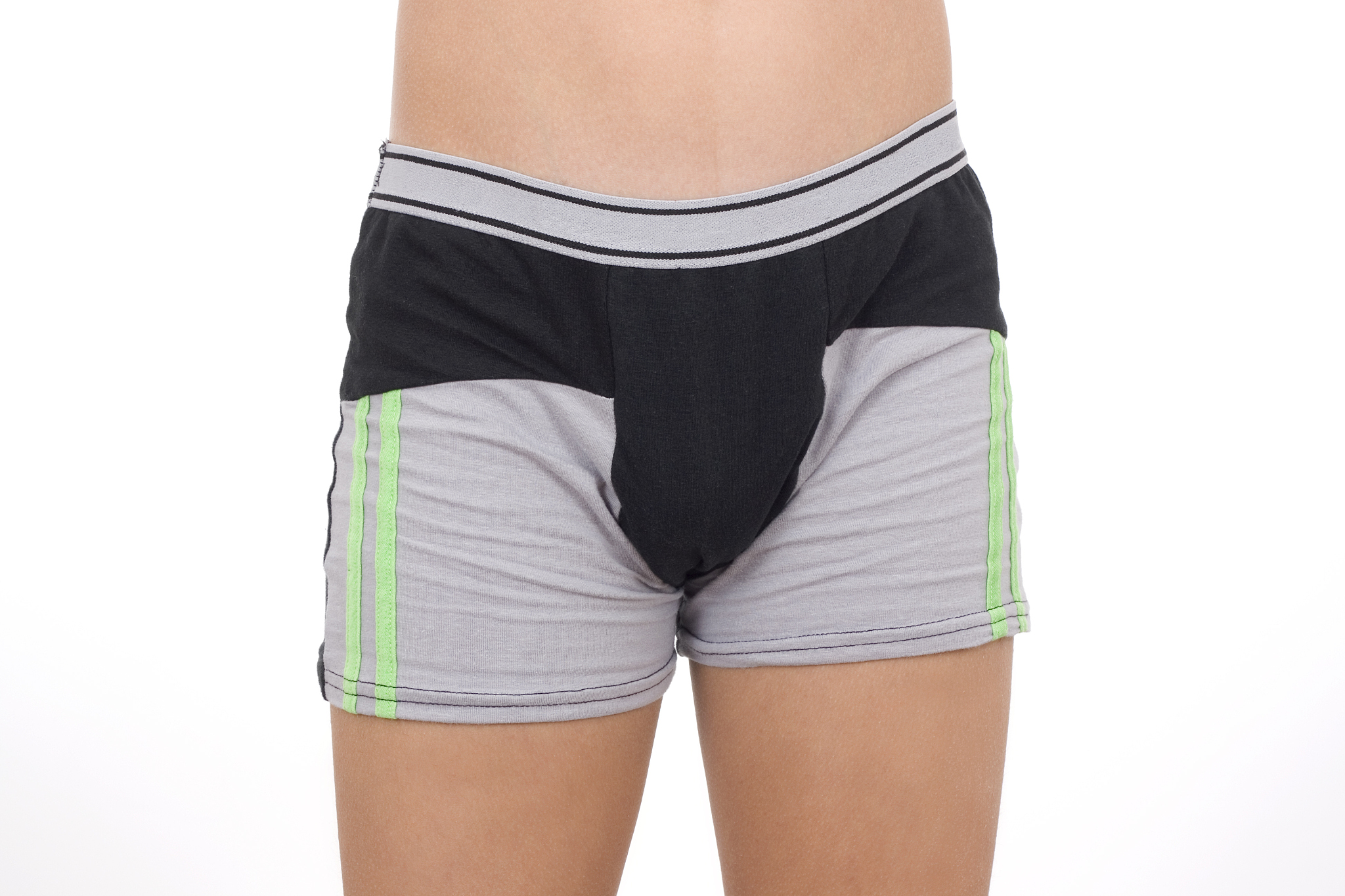 Mens casual underwear Mens nylon underwear Mens underwear根据此标题帮我写五条吸引人的简短的英文描述不要使用sexyhigh-quality
