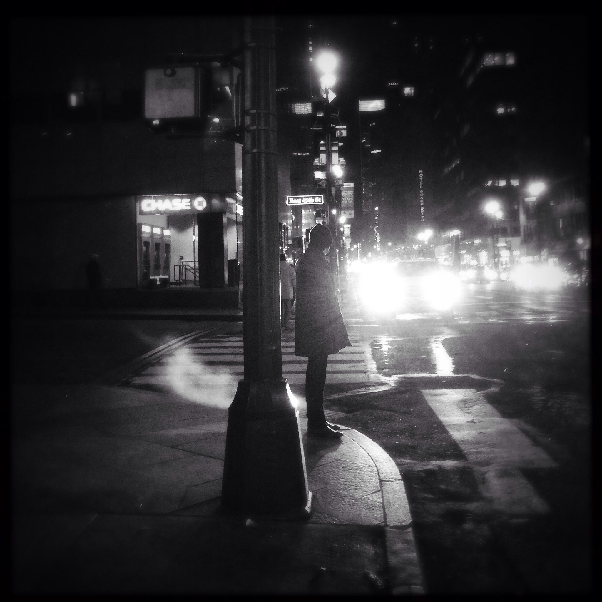 请模仿方文山的写词风格创作一首词要求伤感的