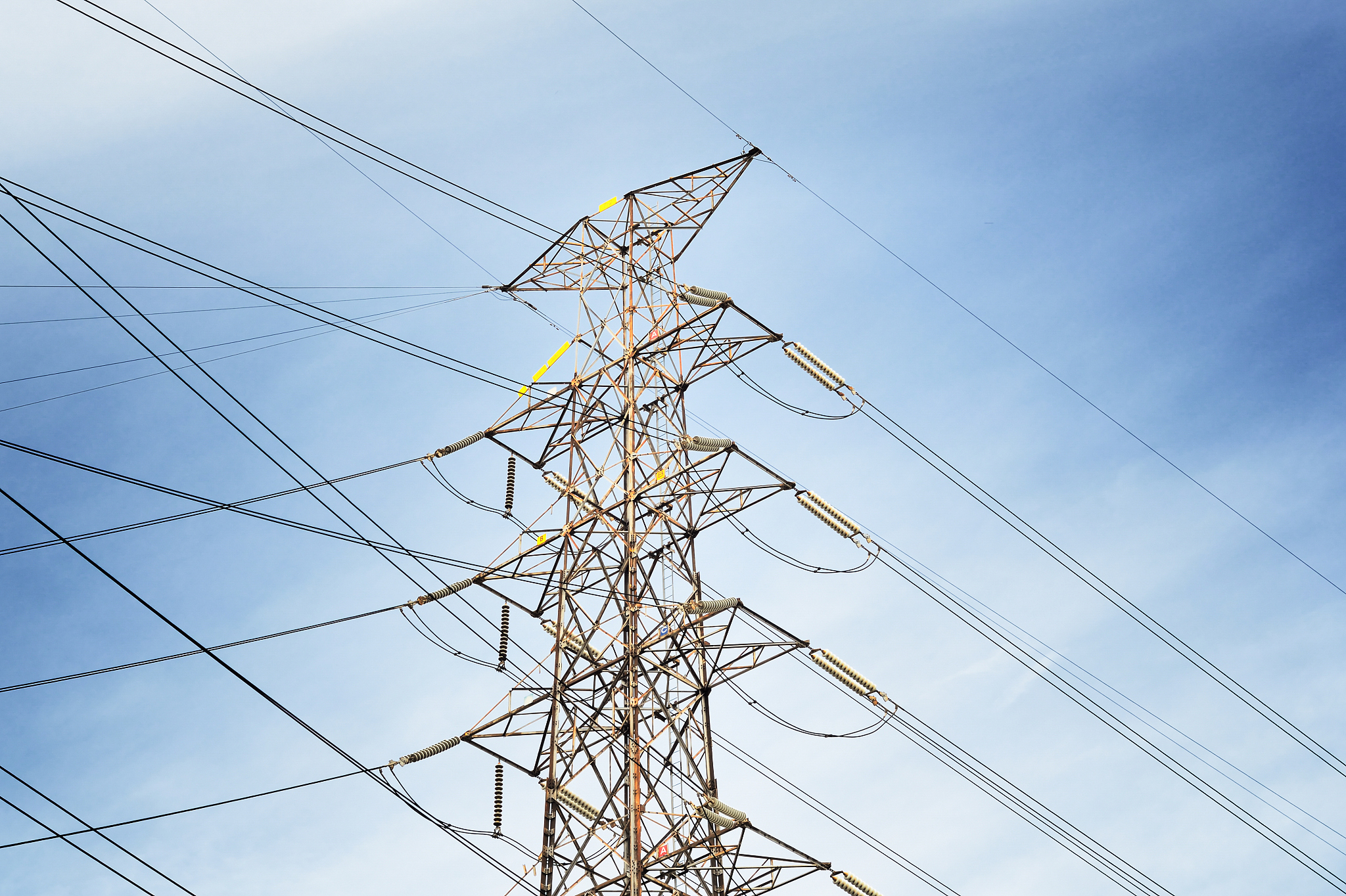 240平方mm的电缆最大能承担多少千瓦负荷用210字帮我详细描述