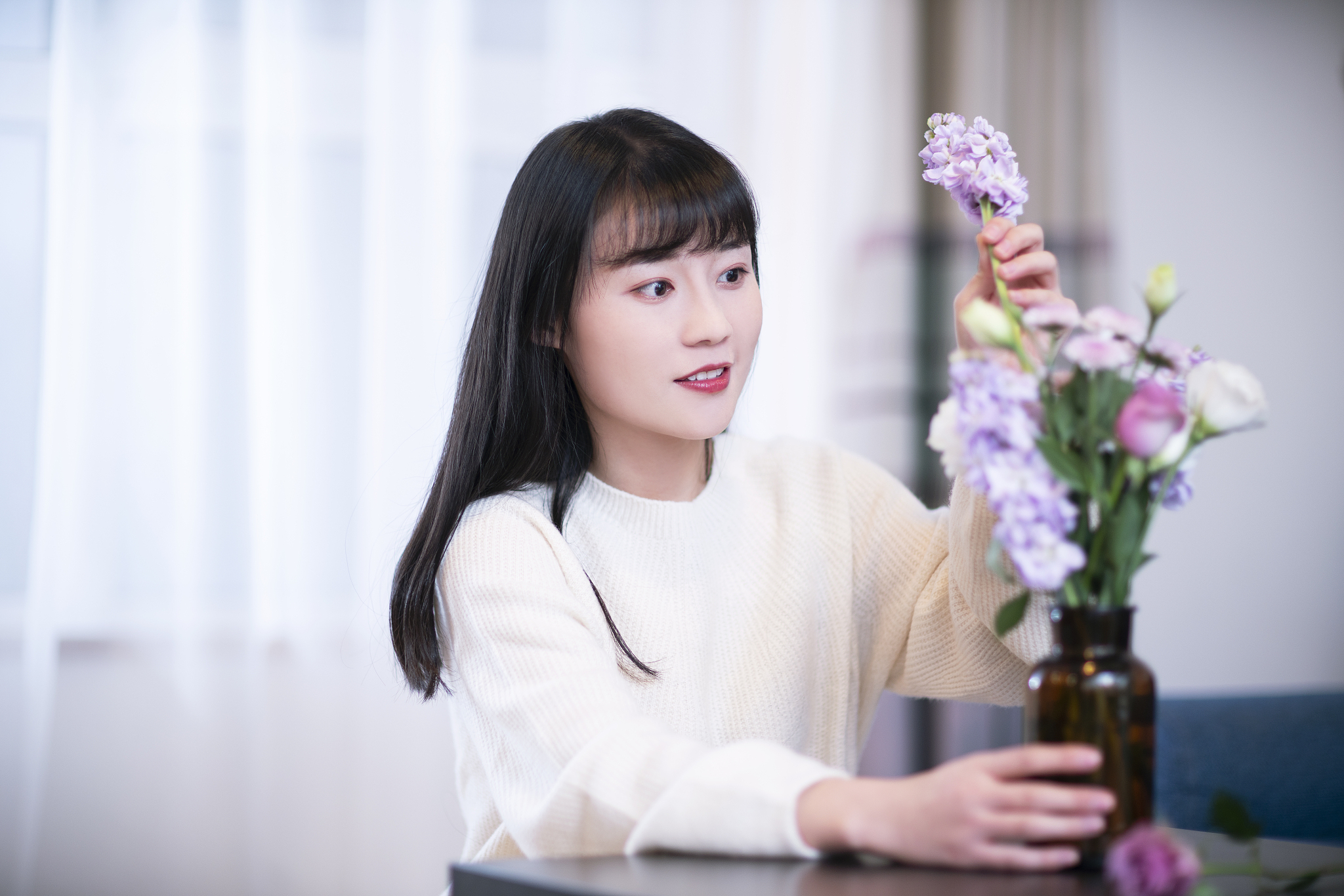 写一篇聪明美丽阳光善良的20岁女儿张衿的赞美短文