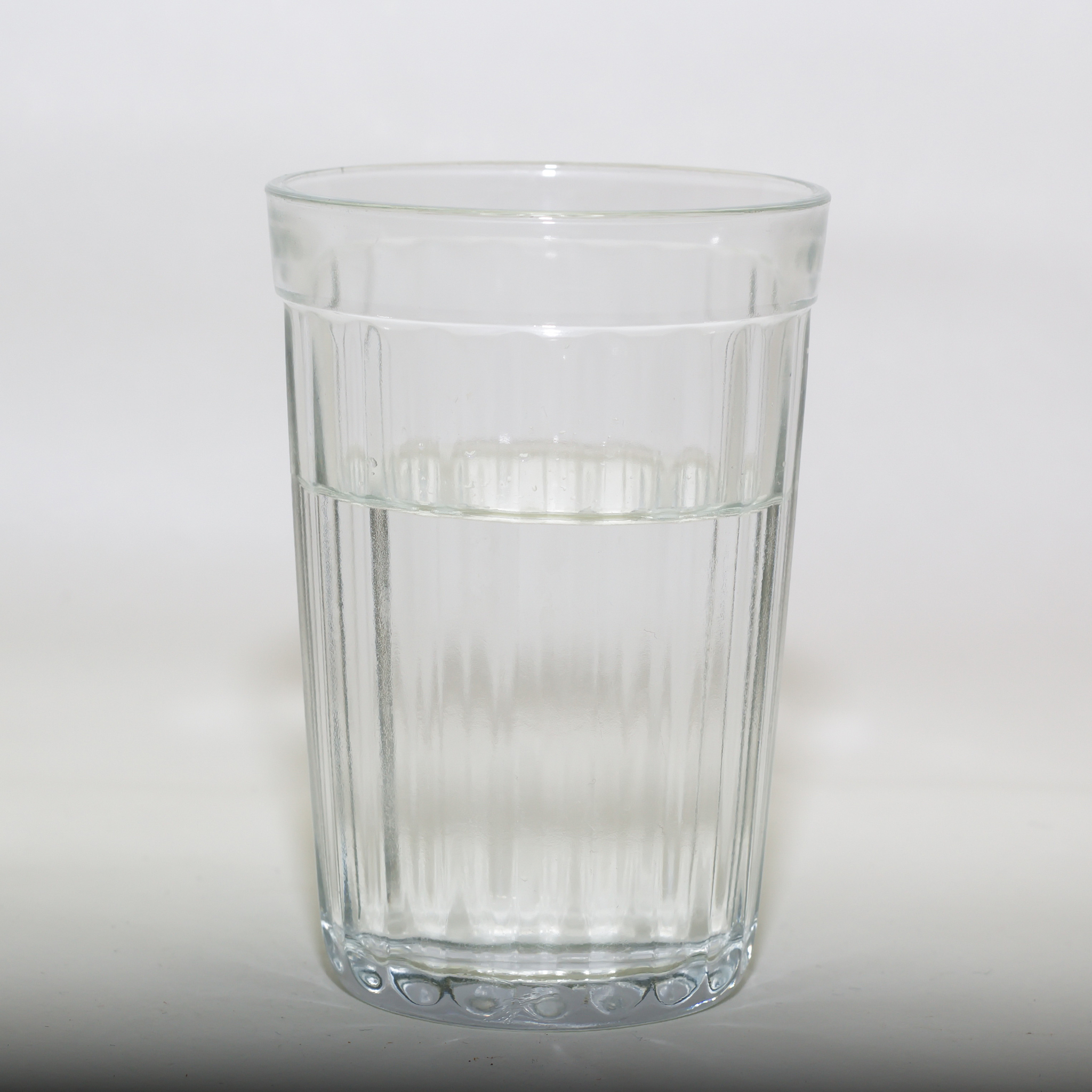 200 毫升杯子有多大？尺寸、容量和用途指南