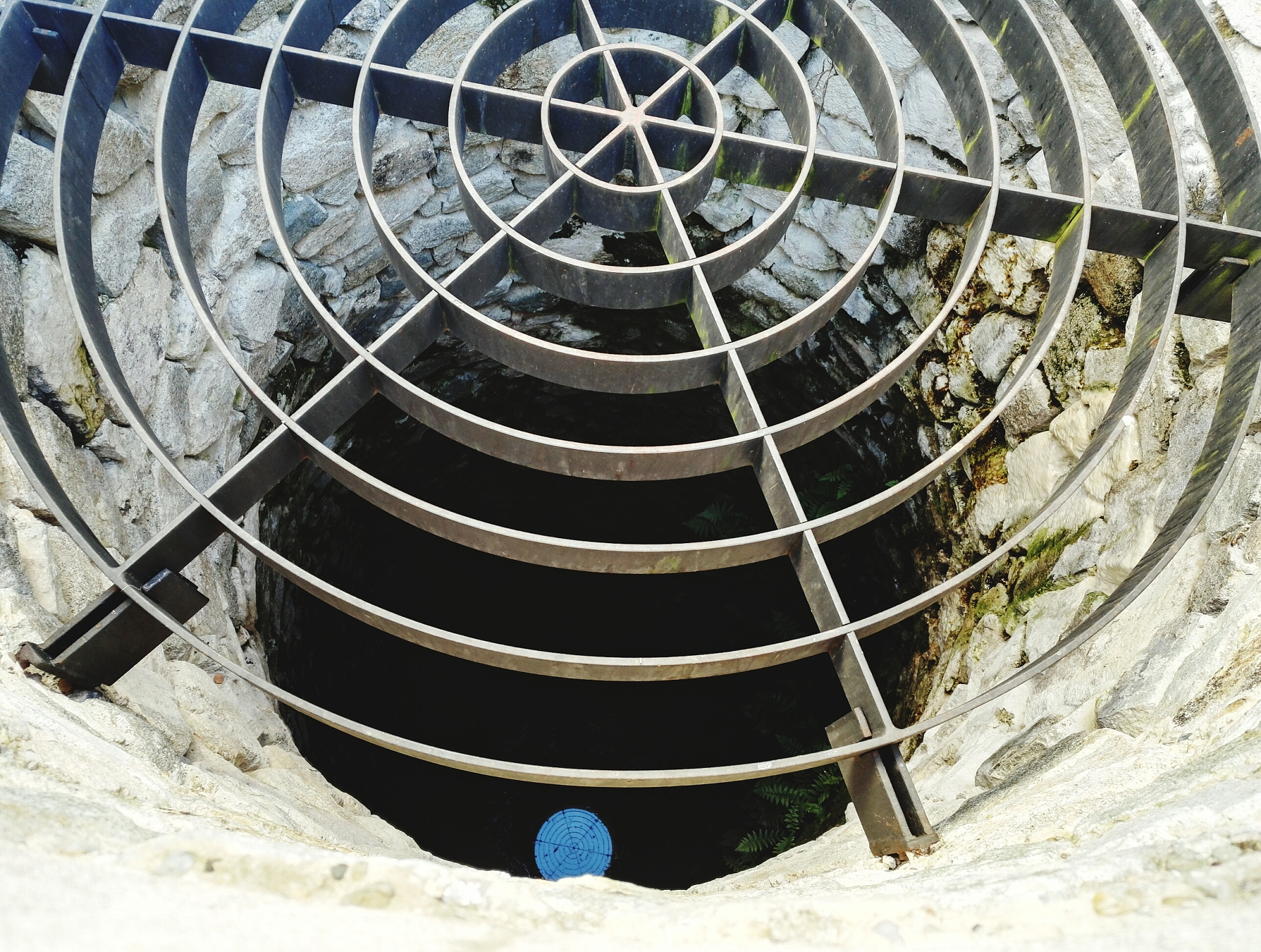 拱顶伸缩式浇筑监测方案 - 实时监控变形和应力变化