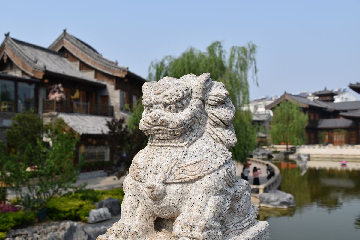 以描写洛阳的古诗写一段去洛阳的朋友圈文案