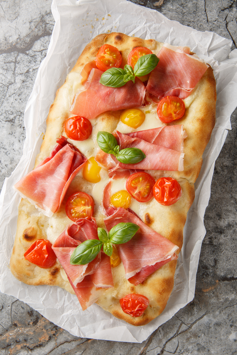 用eat pizza写长度为十二句的小学生能理解的英文文章