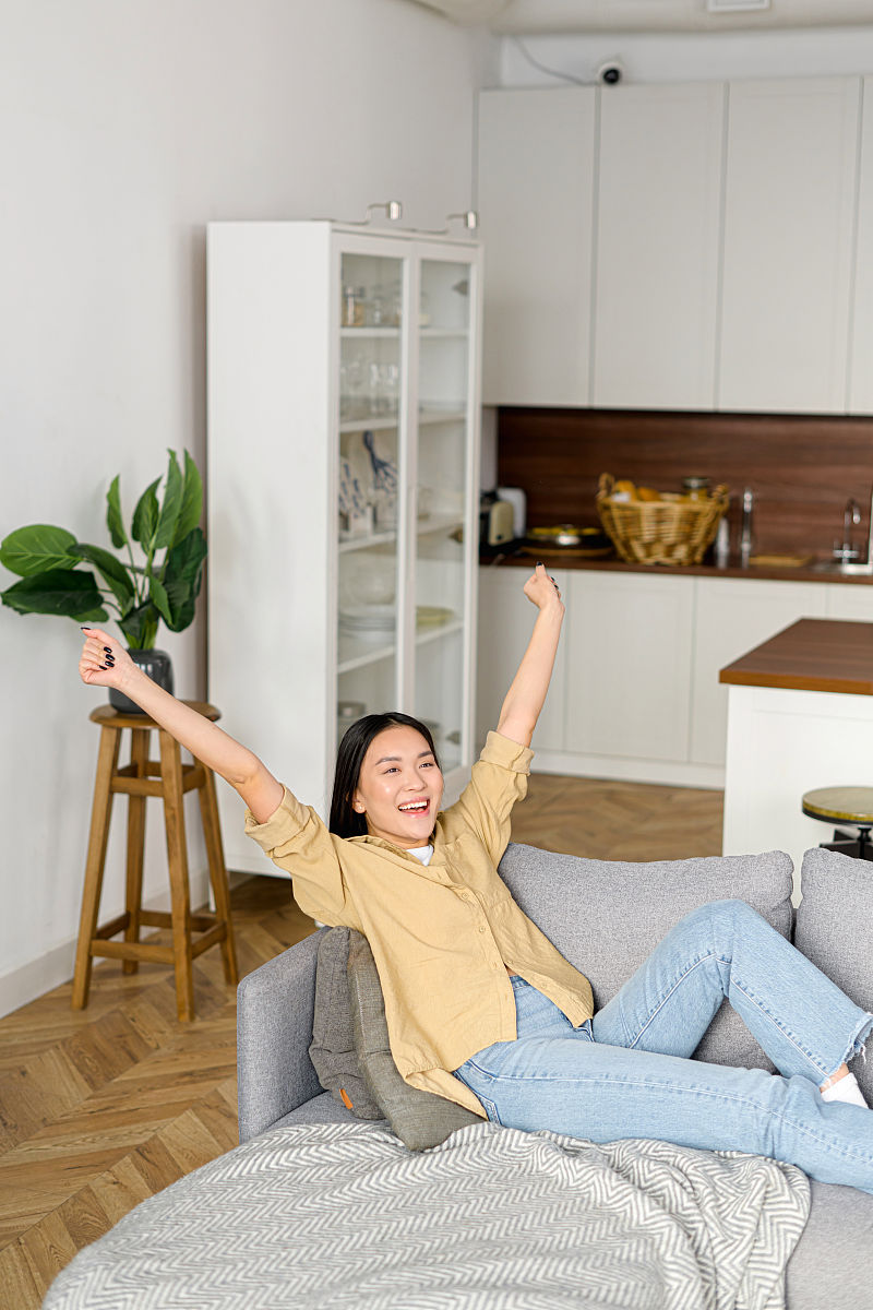 夏日浪漫居家：阳光、音乐、美食，开启你的美好时光