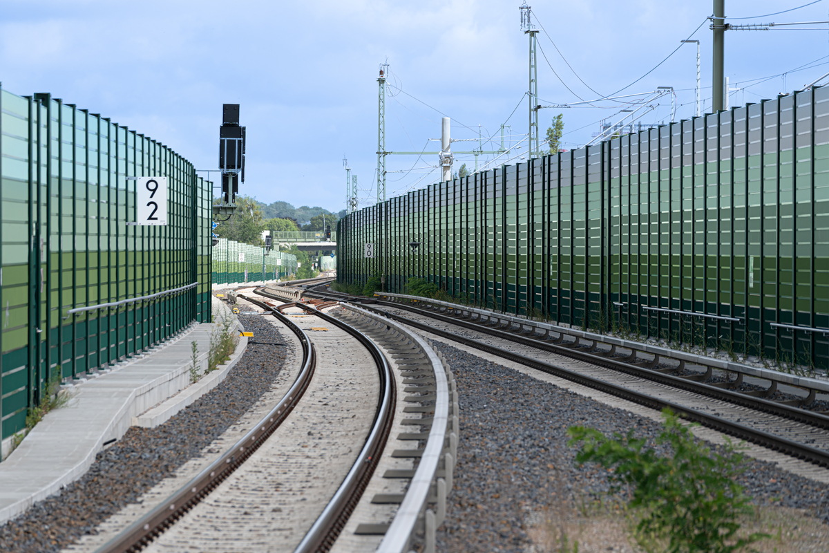 四川铁路学校：高速铁路发展前景分析