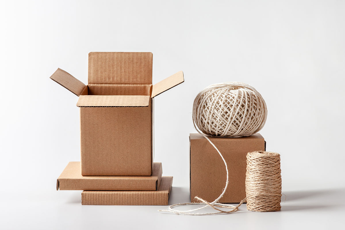 我们公司装的是苎麻产品在产品运输过程中有的会产品四周会被盒子擦到色我的疑问就是因为盒子原材料或者工艺没到位还是光油盒上面的涂层就是一定磨擦后就是会被磨擦掉那就是这个光油本身就是会有这个缺点