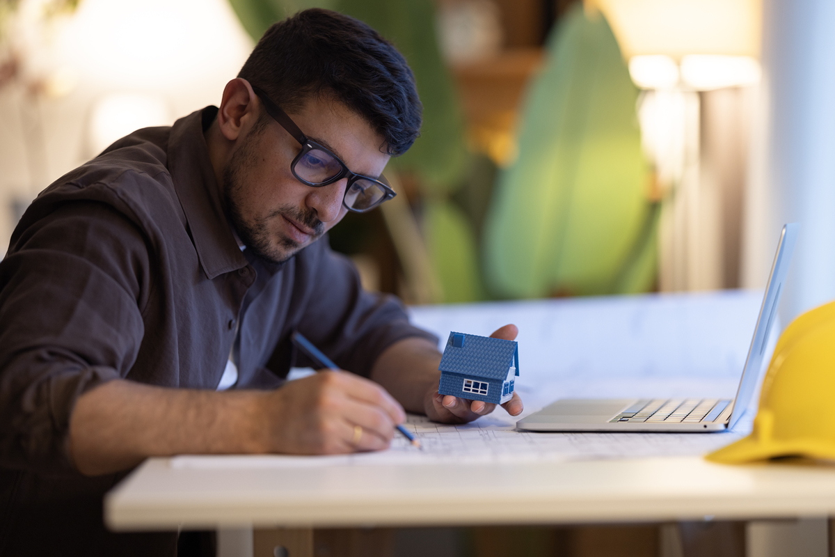 高龄平面设计师如何重返职场？发展副业、提升技能，利用优势赚钱！