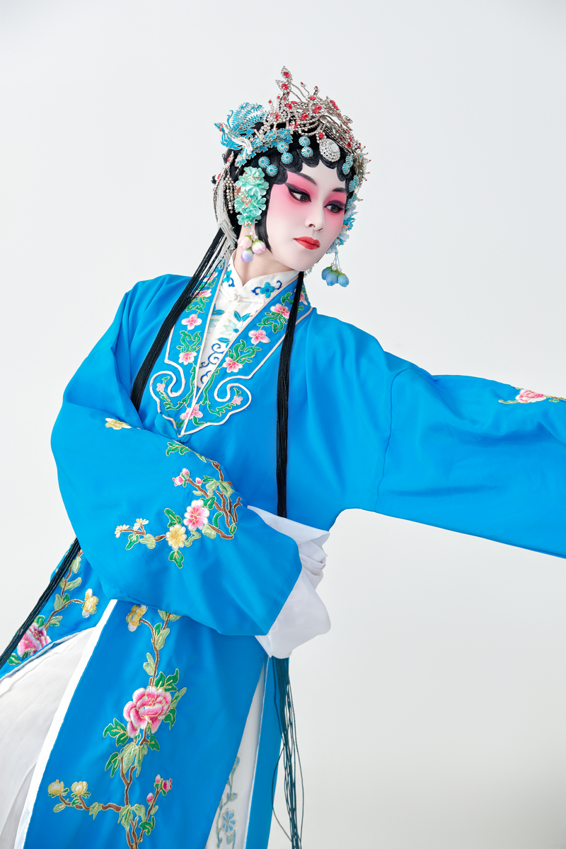 女演员扮演京剧和昆曲中的青衣角色,中国戏曲的国粹