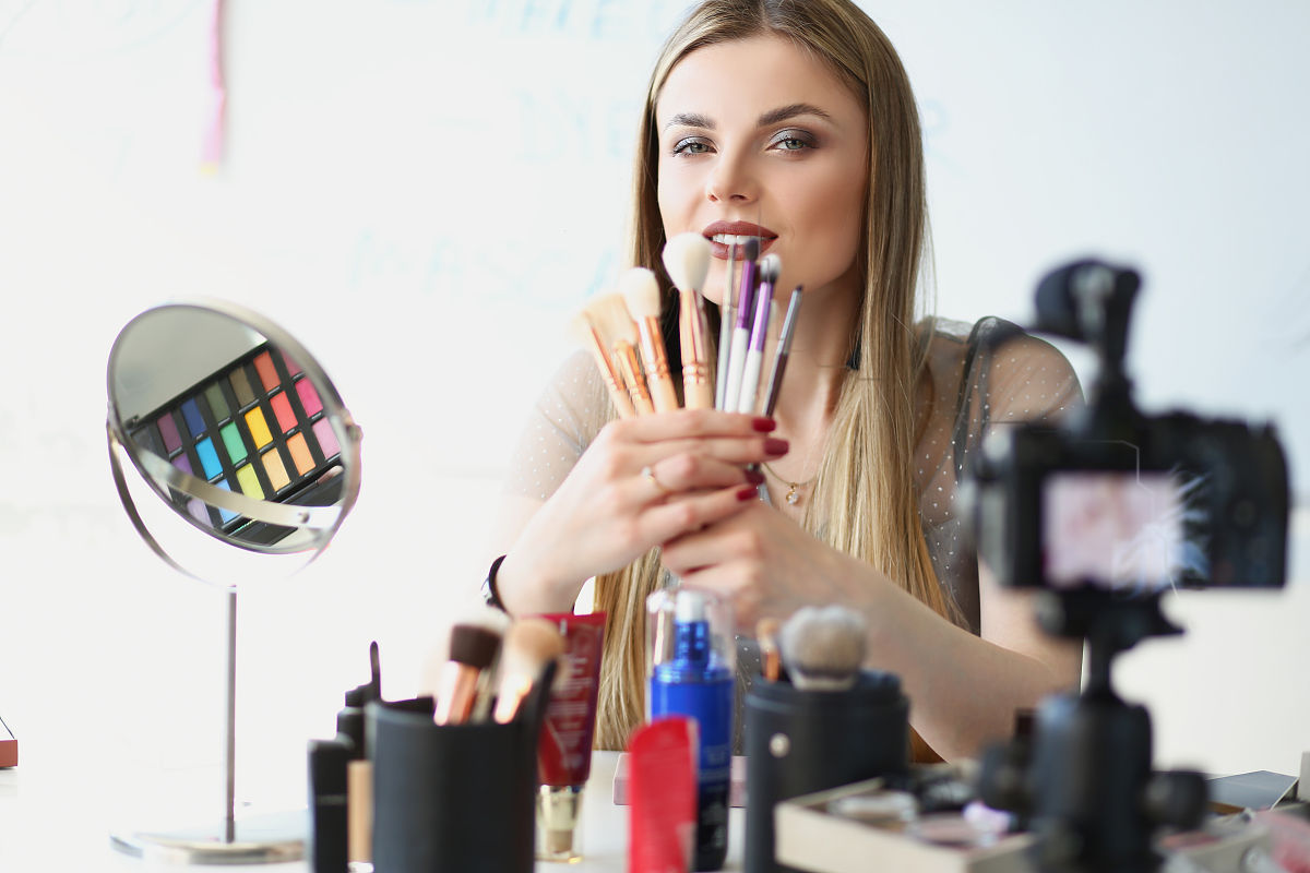 未来摄影美妆赚钱吗