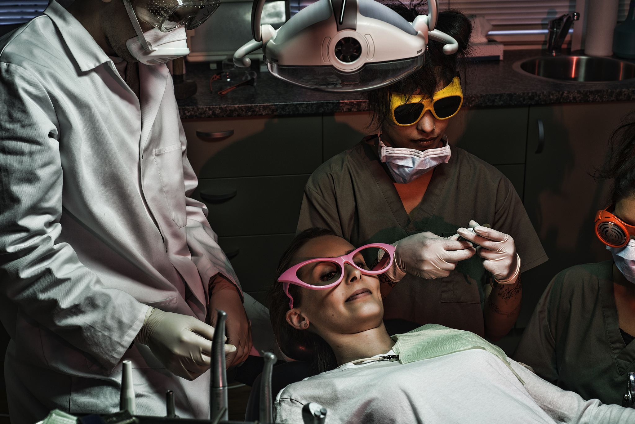 从朋克眼镜内向外看的火灾现场第一视角 翻译城英文