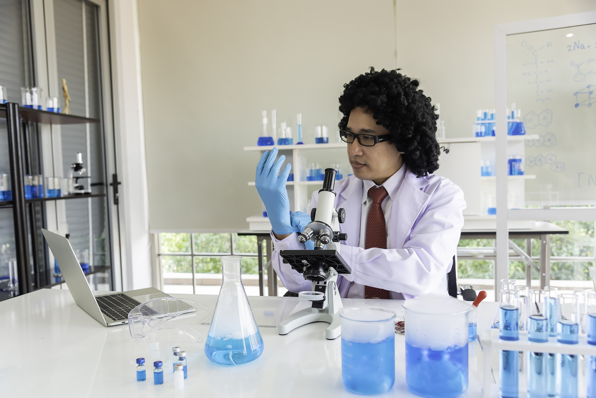 大学生参观学校科学实验室的后的结果100字