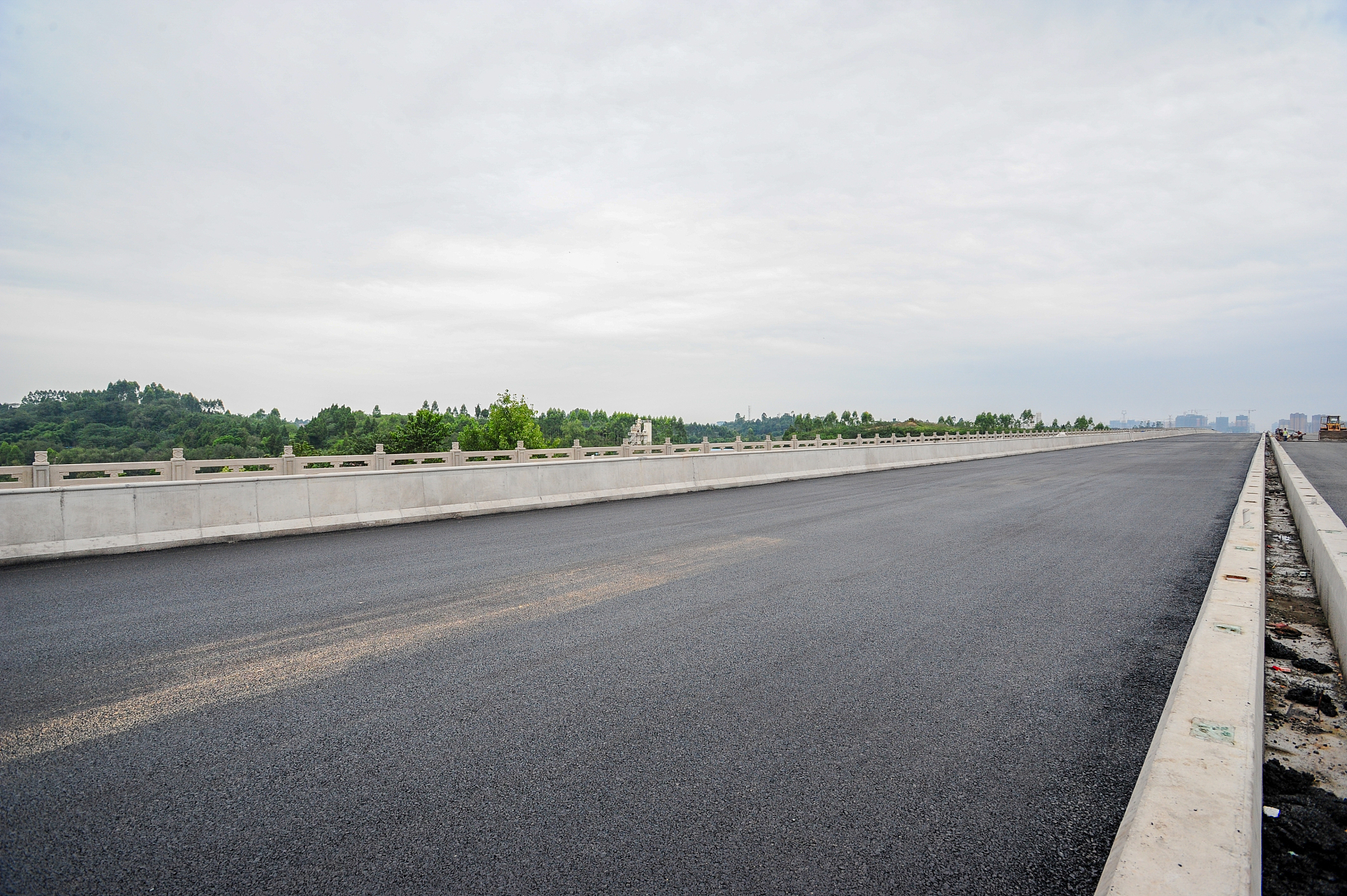 请列出南非具有复合式基层沥青路面结构高速公路名称以及这些高速公路的各个路面结构层厚度和材料