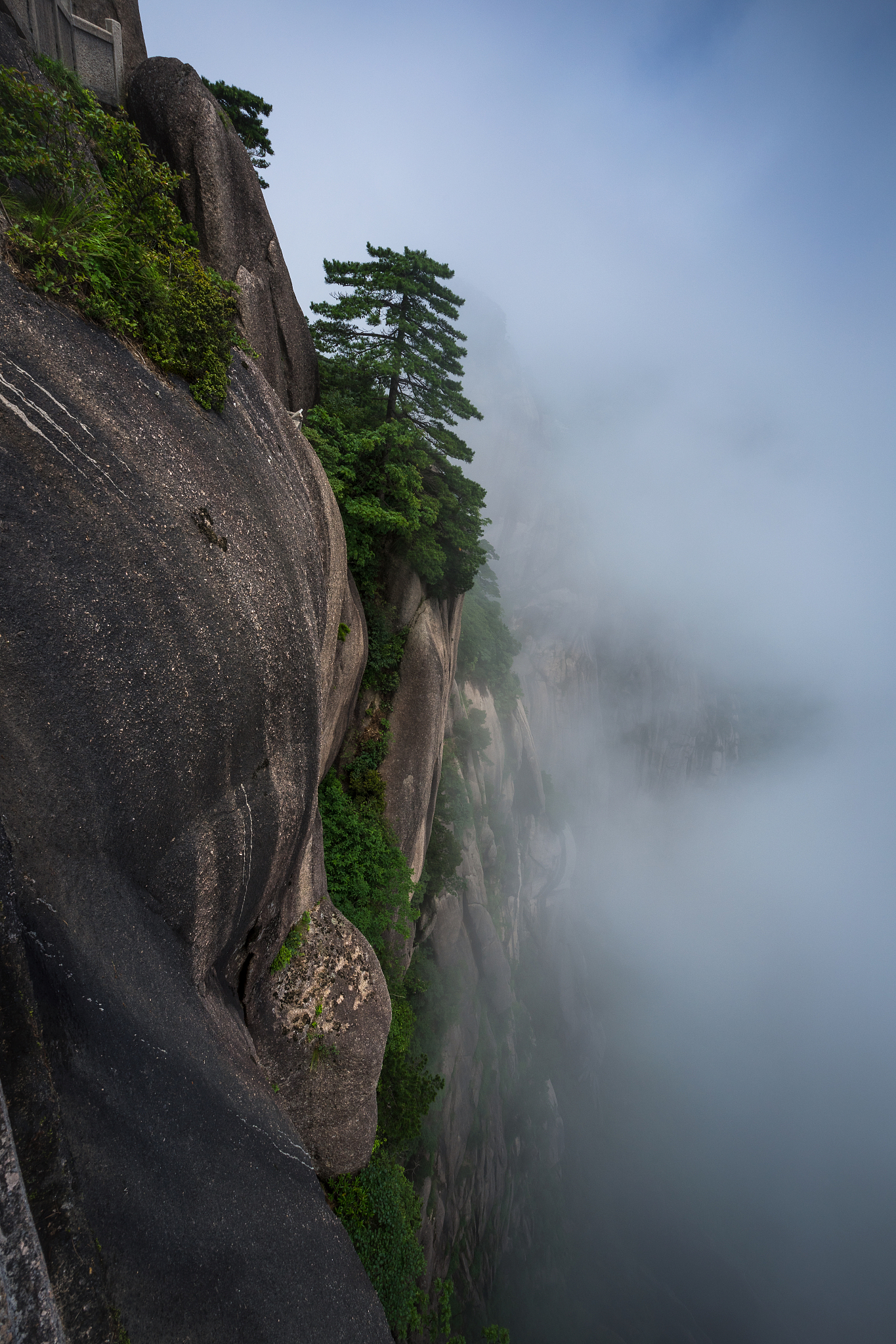 请写几句以嵘为寓意名字的诠释