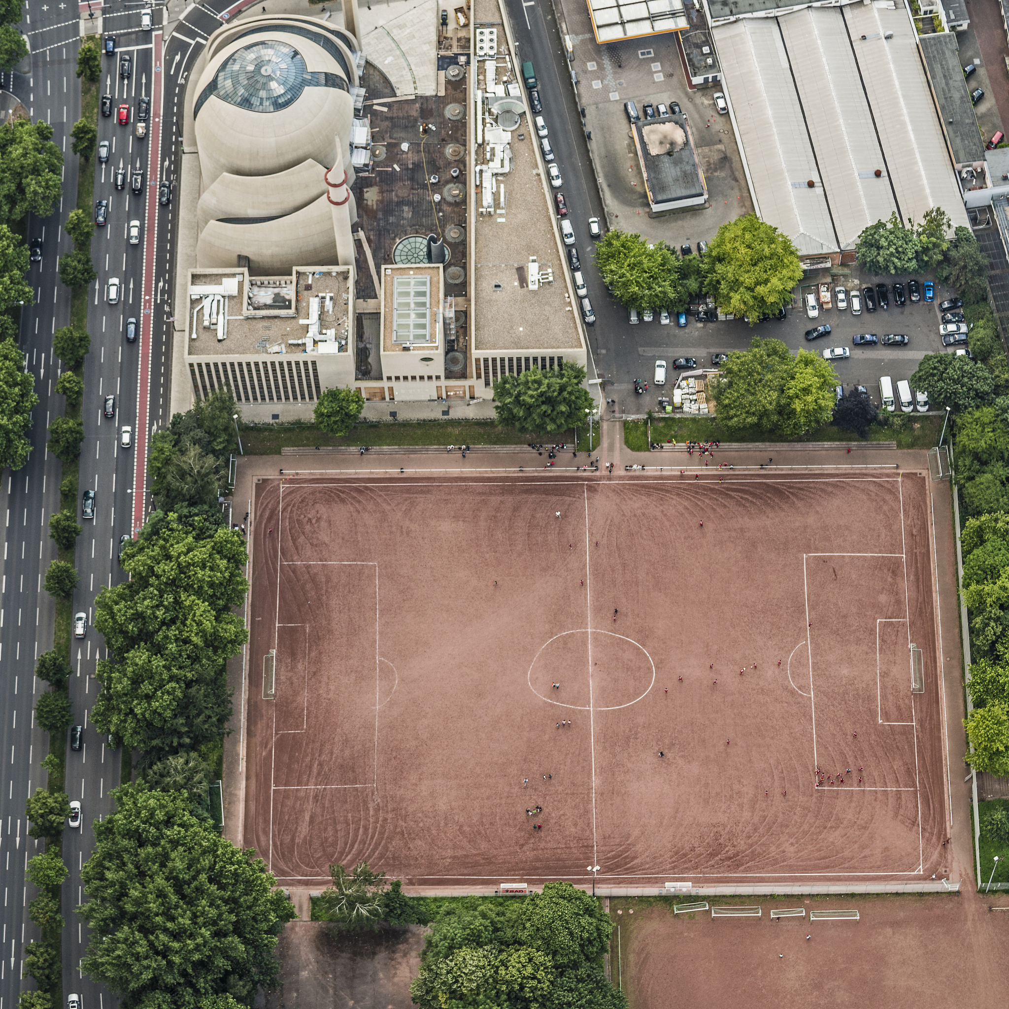 黑龙江大学联通广场跑道面积 - 3000平方米圆形环形跑道