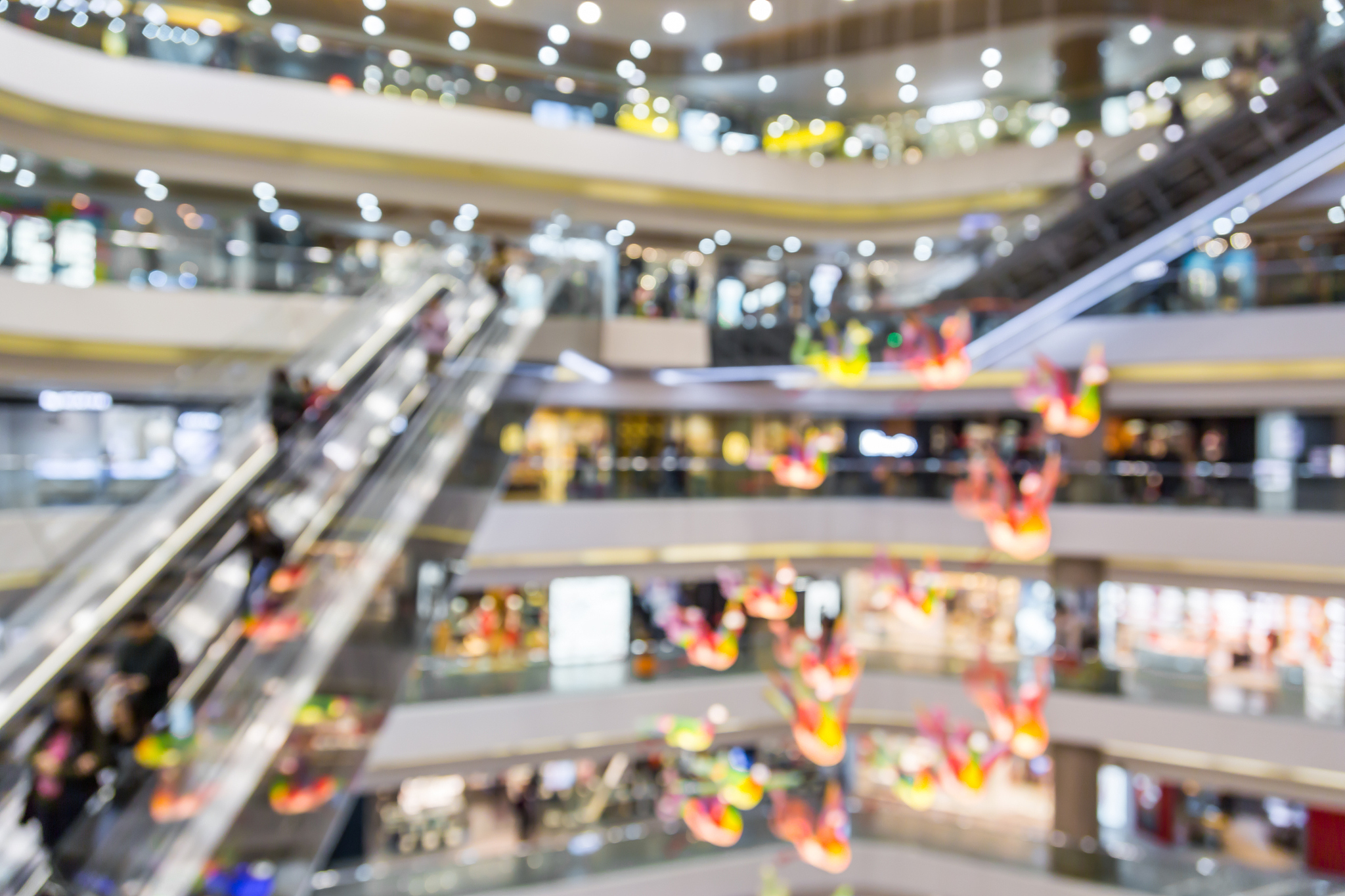 blurred the shopping mall background