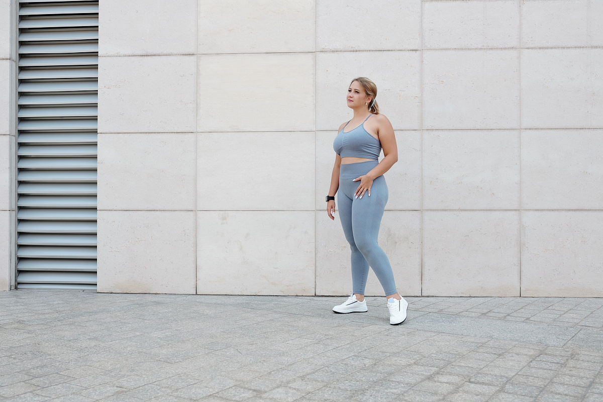 本人净高168102目前减肥中 三观正会报备爱犯贱和我谈主打一个比谁命更硬 比较恋爱脑是个老公奴粘人精 御萝双修 三坑少女 现阶段偏御多一点这段话改写一下变得优雅