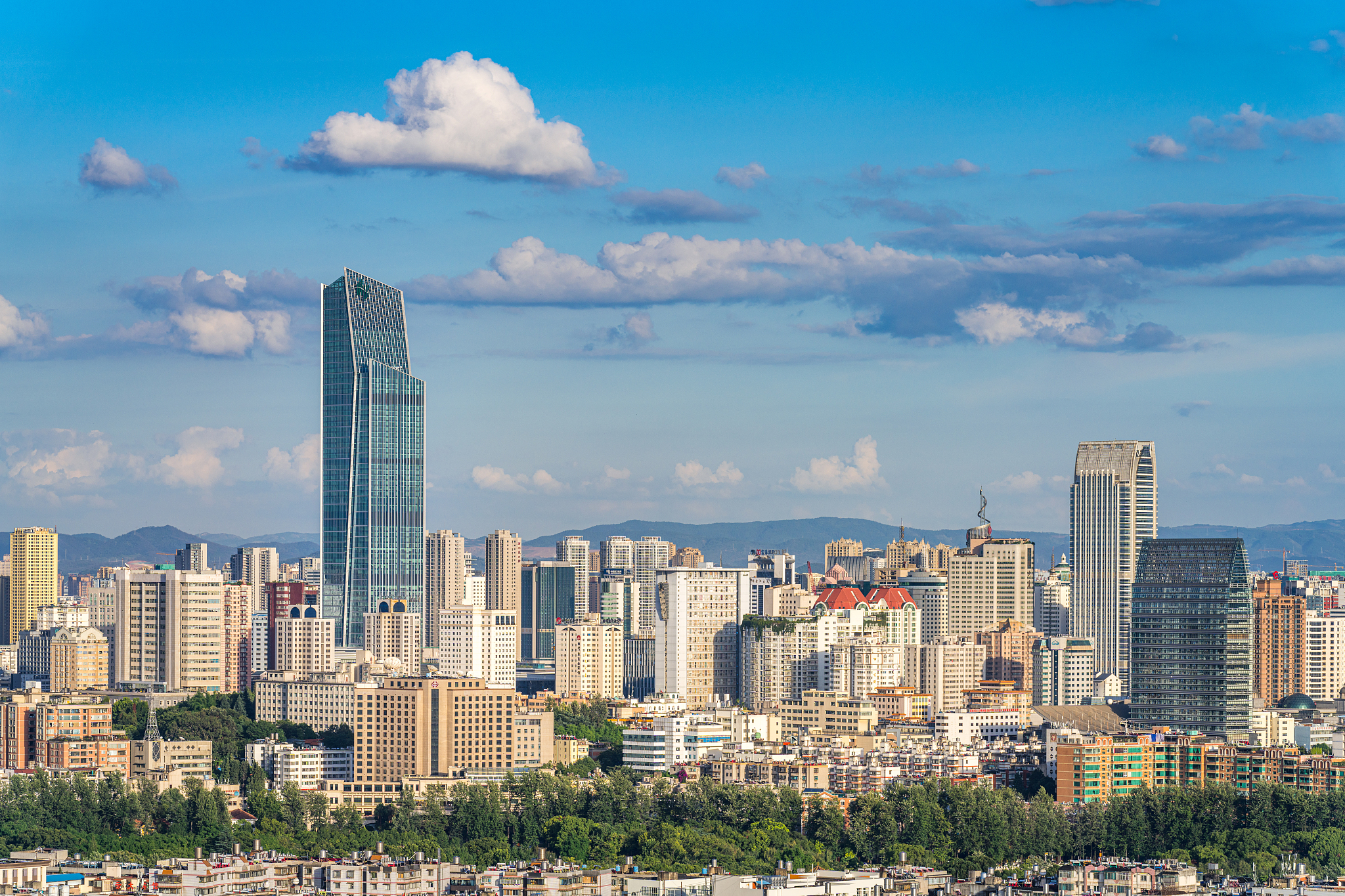 昆明市改革开放40多年：生活巨变，幸福升级