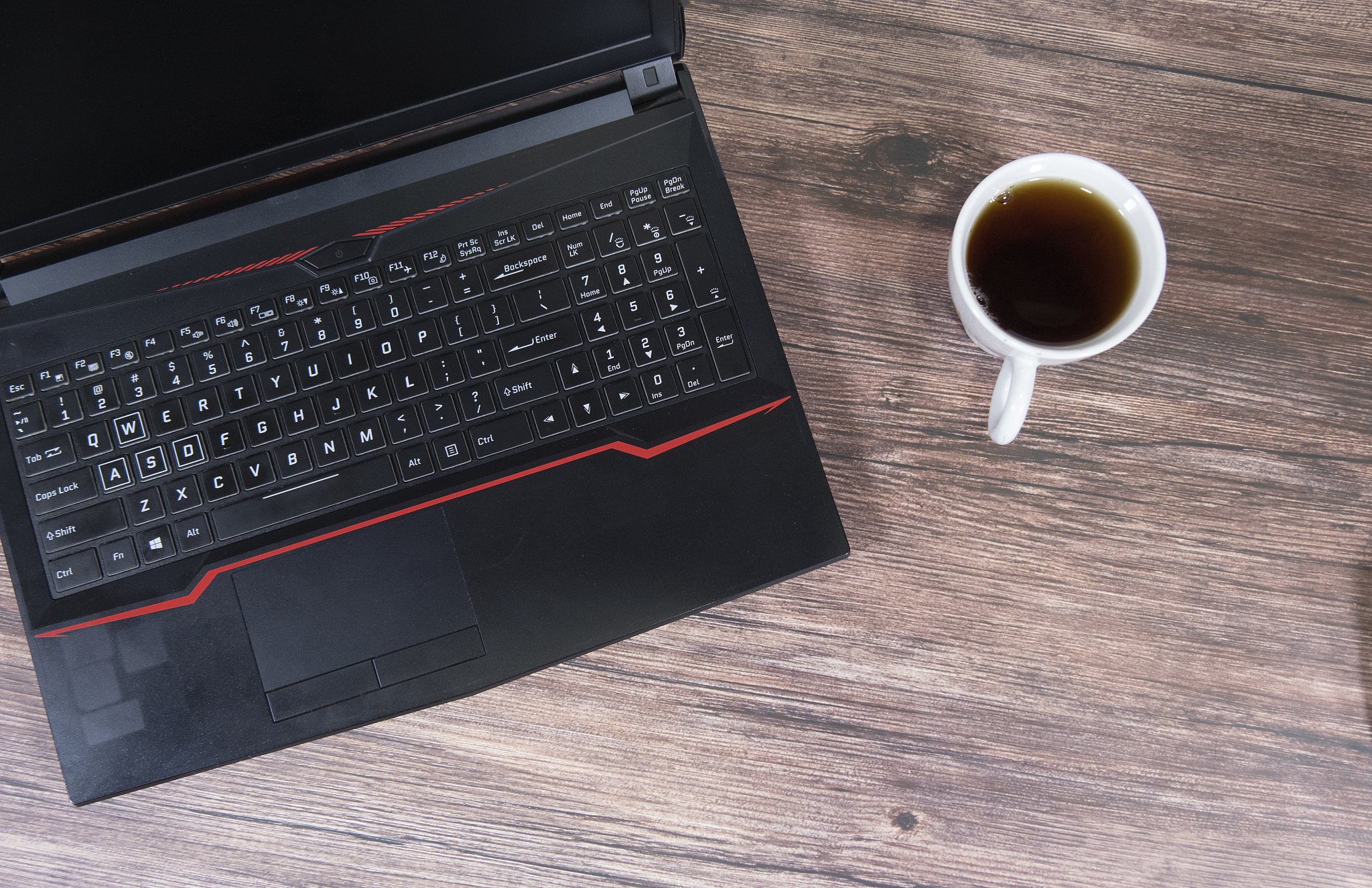 写一篇卫生先进个人事迹简介要求如下：1．热爱本职工作有较强的事业心和责任心;2．做好学生常见病肺结核、手足口病、艾滋病预防特别是在新冠肺炎防控工作方面成绩突出参与信息报送、健康监测、风险排查、晨午晚检、家校协同联系、宣传教育等工作突出。3做好儿童青少年近视综合防控工作。4积极开展爱国卫生运动在培养学生良好健康卫生习惯方面成效显著。