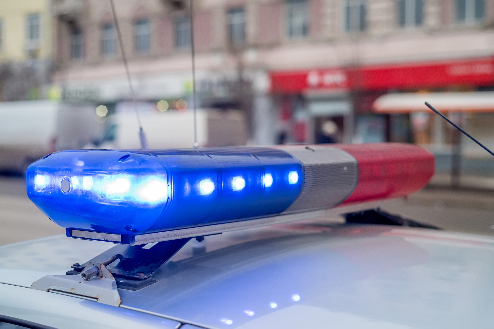 the roof-mounted lightbar of police car