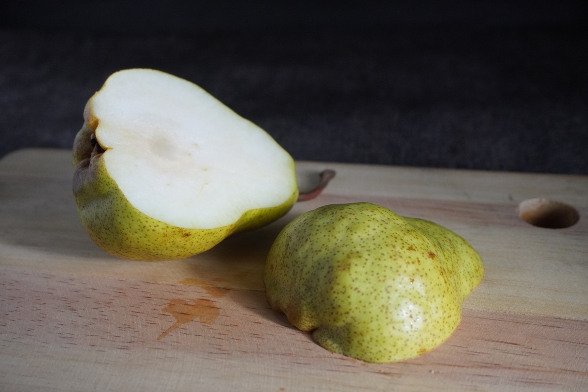 早上空腹吃梨好吗？利弊分析及注意事项