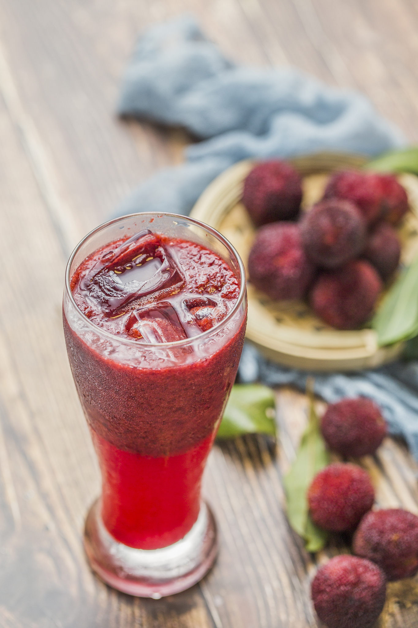 杨梅葡萄冰饮的做法：夏日消暑解渴的美味饮品