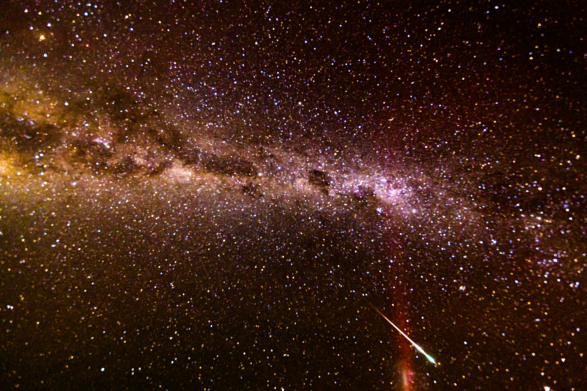 milky way and meteorite over laguna de rocha (19.05.2020)