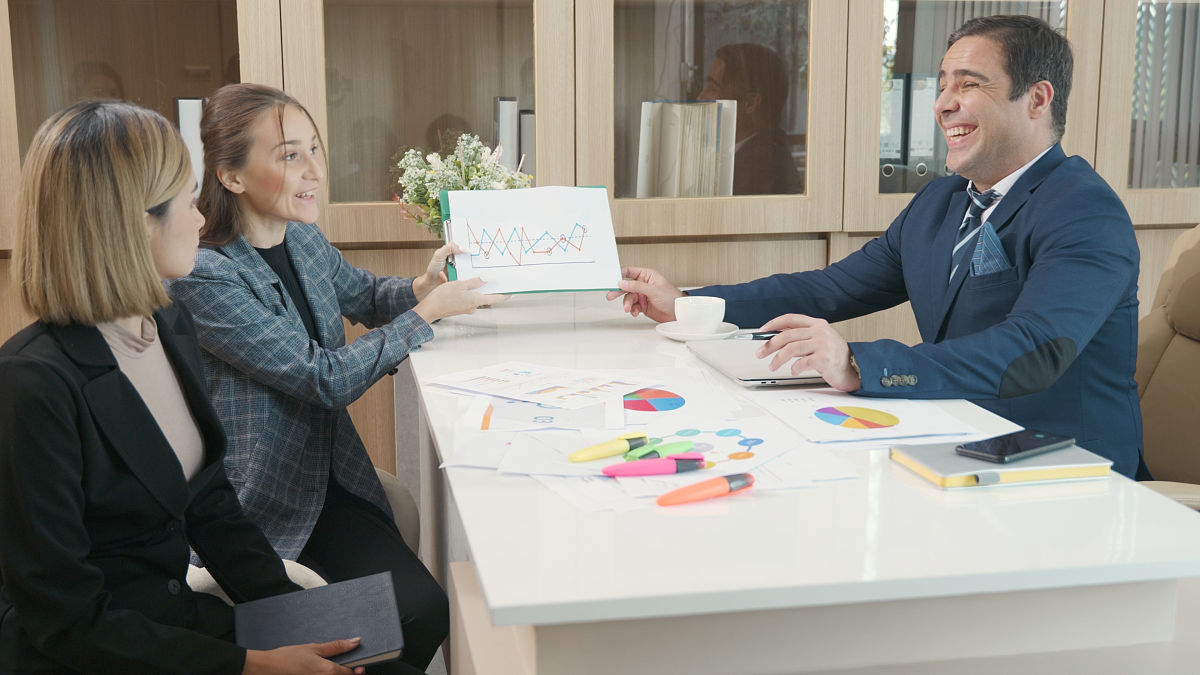 在多部门联合完成的项目中各参与项目部门无法自行进行收入确认也无法根据收入确定外协成本与其它成本导致外协成本与收入配比计划不能及时实现。有何整改措施