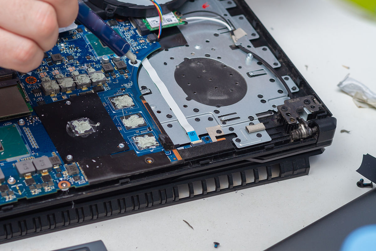 戴尔M7730 笔记本电脑配的是P3200显卡支持几个外接显示屏