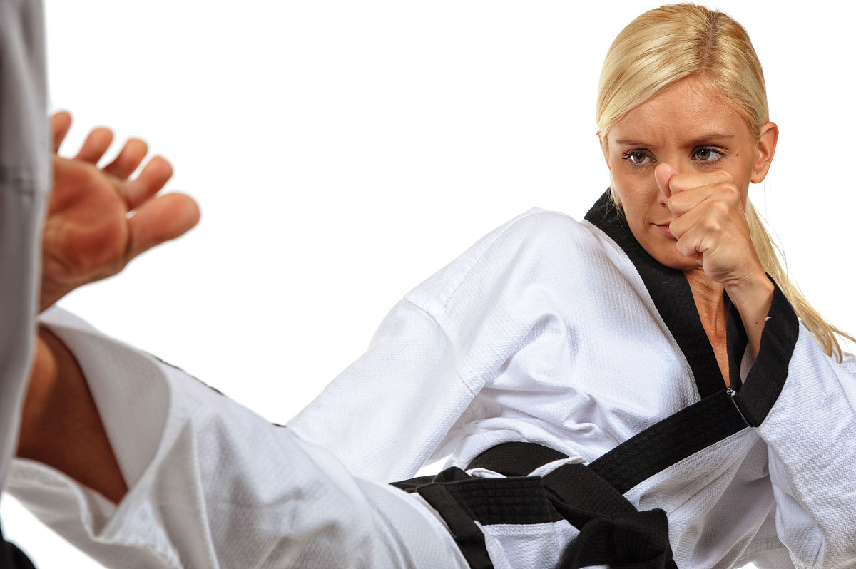 年是全面贯彻党的二十大精神的开局之年希望与挑战并存。只要14亿多中国人心往一处想、劲往一处使脚踏实地埋头苦干就没有干不成的事、迈不过的坎。在改革前沿在创新高地在港口码头在工厂车间在田间地头在校园课堂……不管什么地方无论什么岗位都是干事创业的天地都有踔厉奋发的努力。请以畅谈奋斗故事、分享奋斗感悟、砥砺奋斗意志在新的征程上争取更大作为、实现更大收获为主题以在校研究生的视角写一篇不少于1200字的评论员