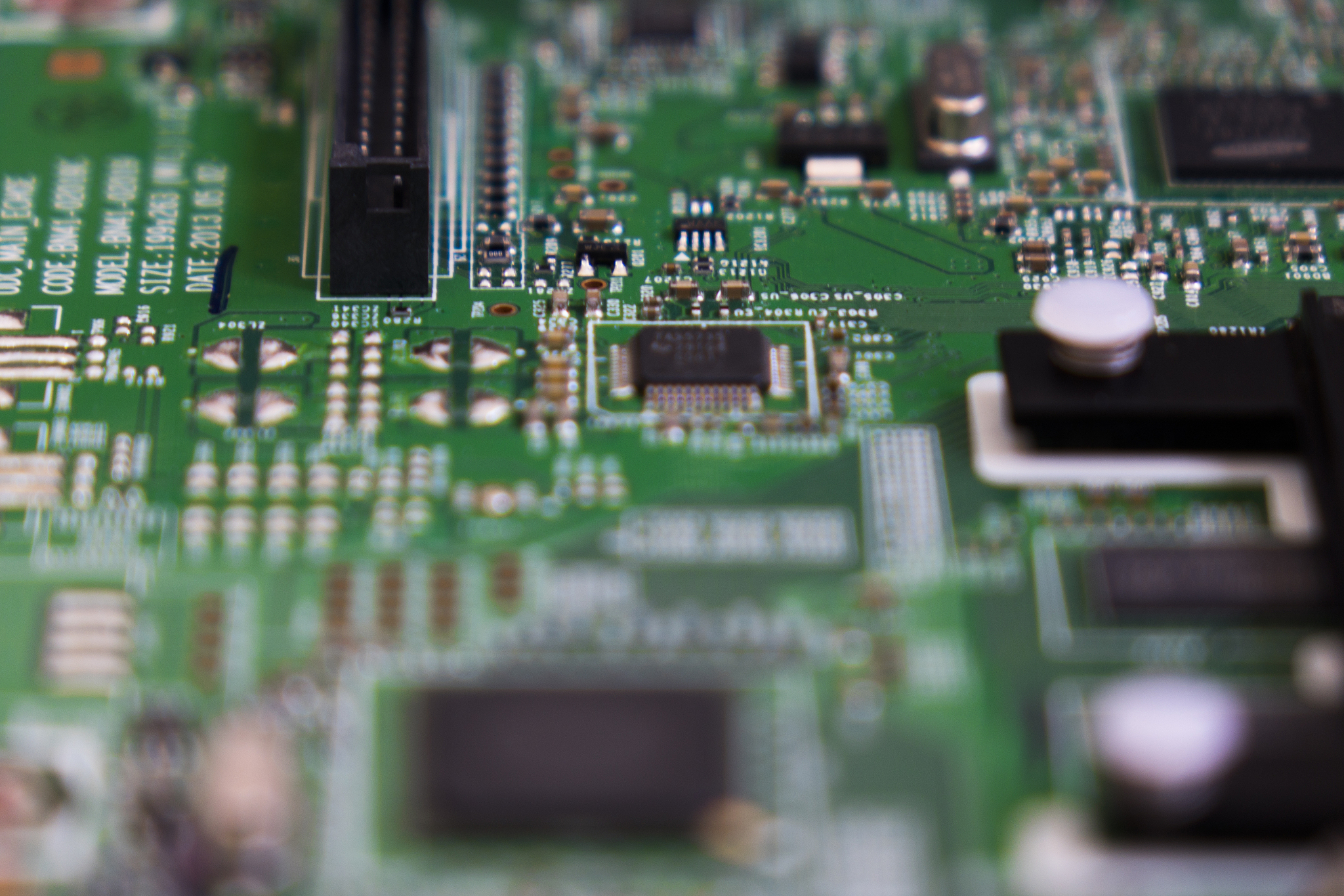 电视制造过程详解：从显示屏到包装运输