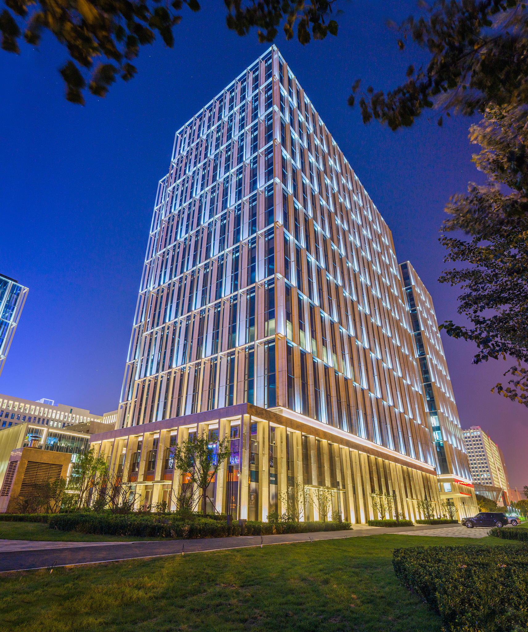 Write a body paragraph to add one service blueprinting map for The Ritz-Carlton Hotel Shanghai Pudong’s service delivery The article should be about 200 words In this article following should be inclu