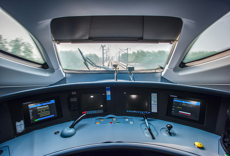 探秘高铁驾驶室：揭秘高铁运行的奥秘