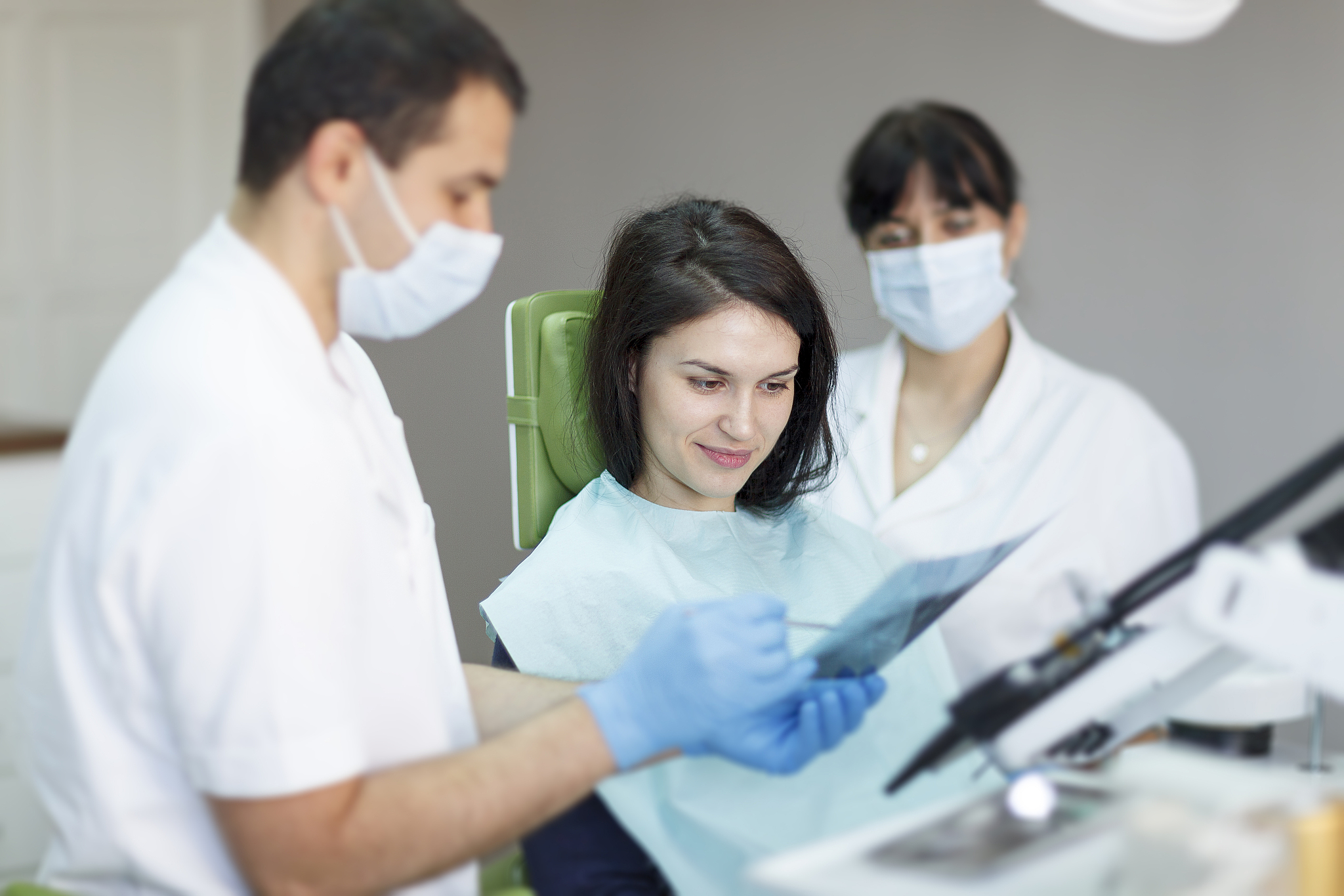 dentists in a team showing results to patient.