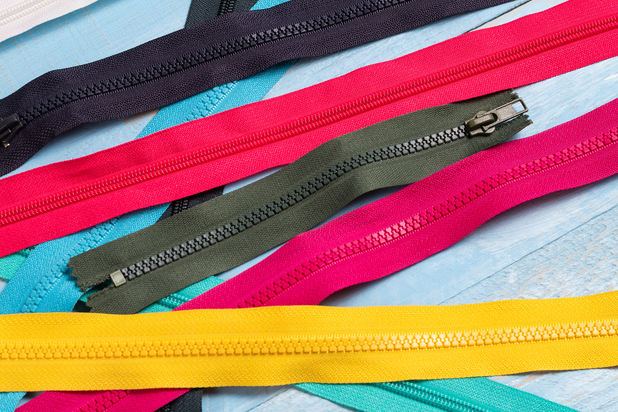 pack a lot of colorful plastic zippers stripes with sliders patt
