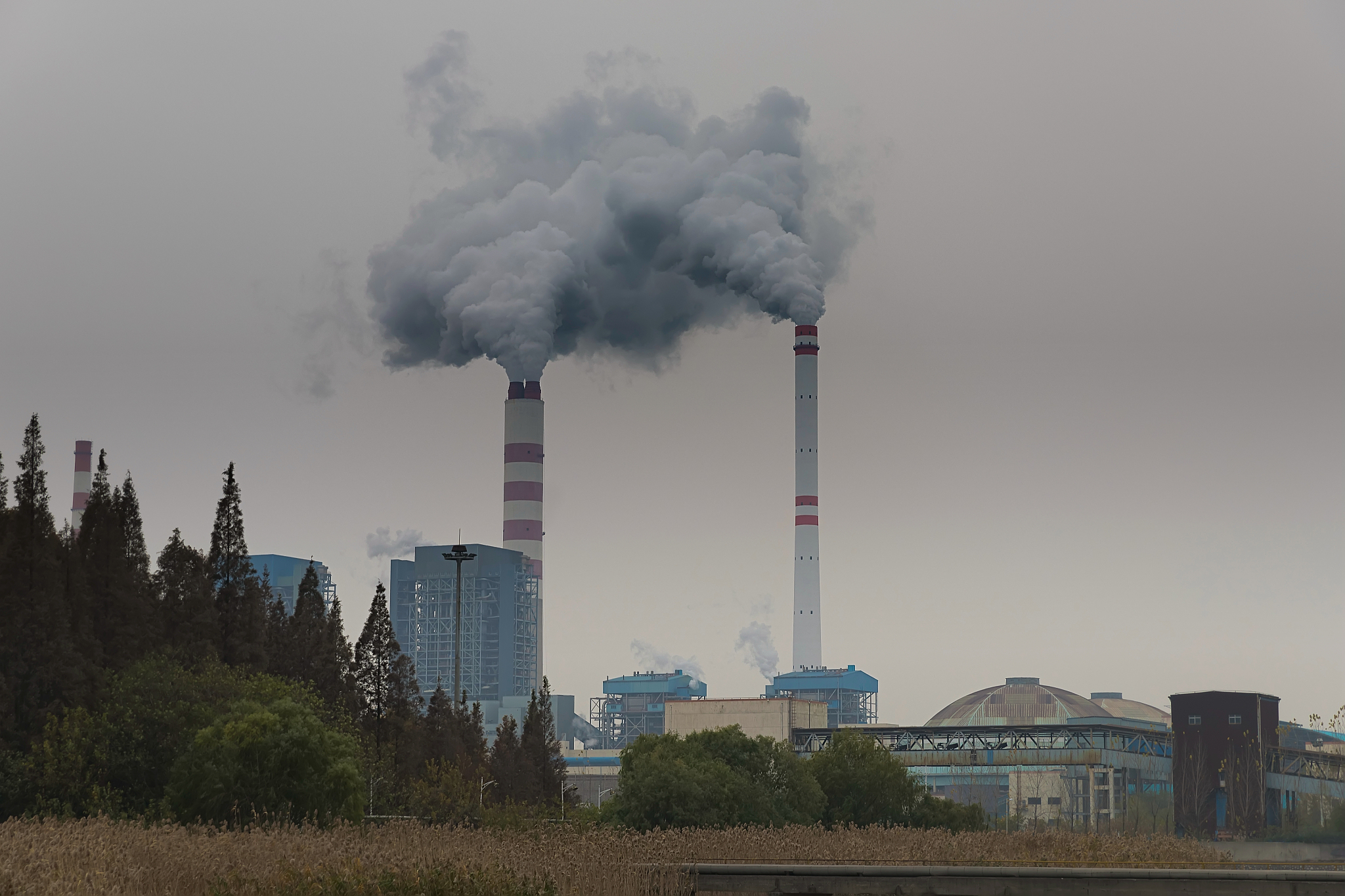 低碳转型下煤化工产业发展与最优排放策略研究 低碳转型下煤化工产业发展与最优排放策略研究