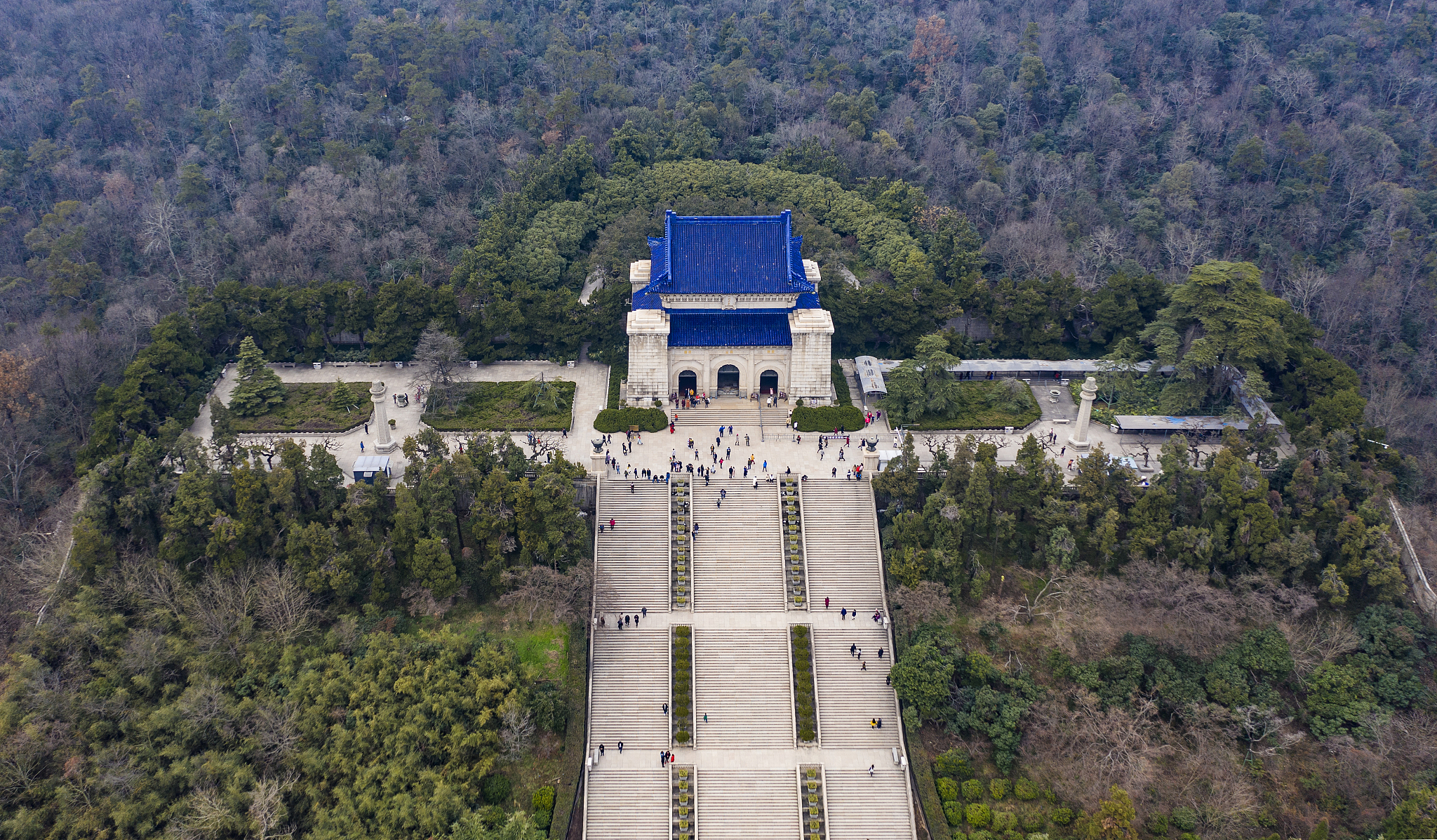 你是一个旅游博主请你原创一份南京中山陵的旅游攻略和注意事项