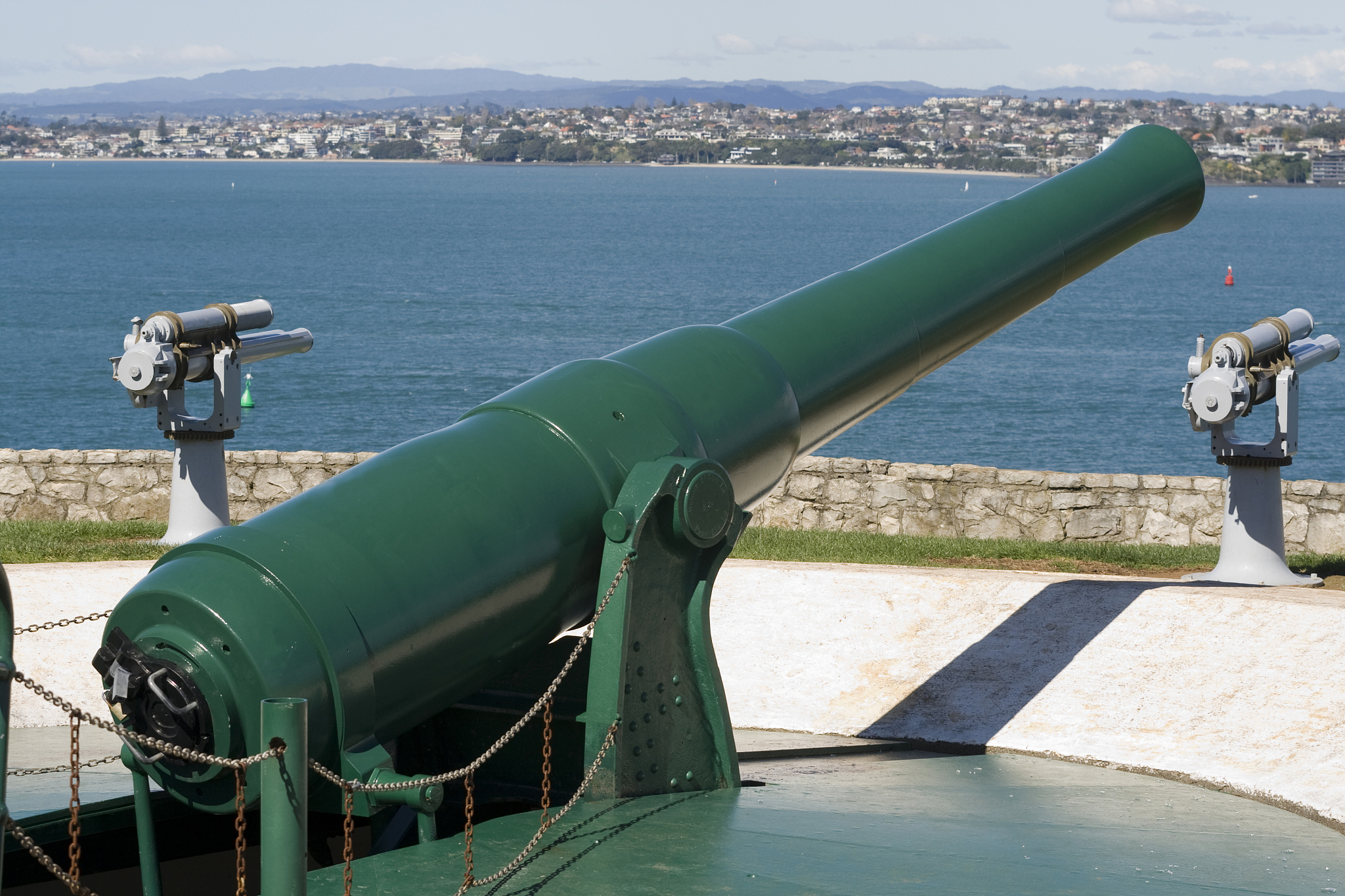 retracting canon - closeup