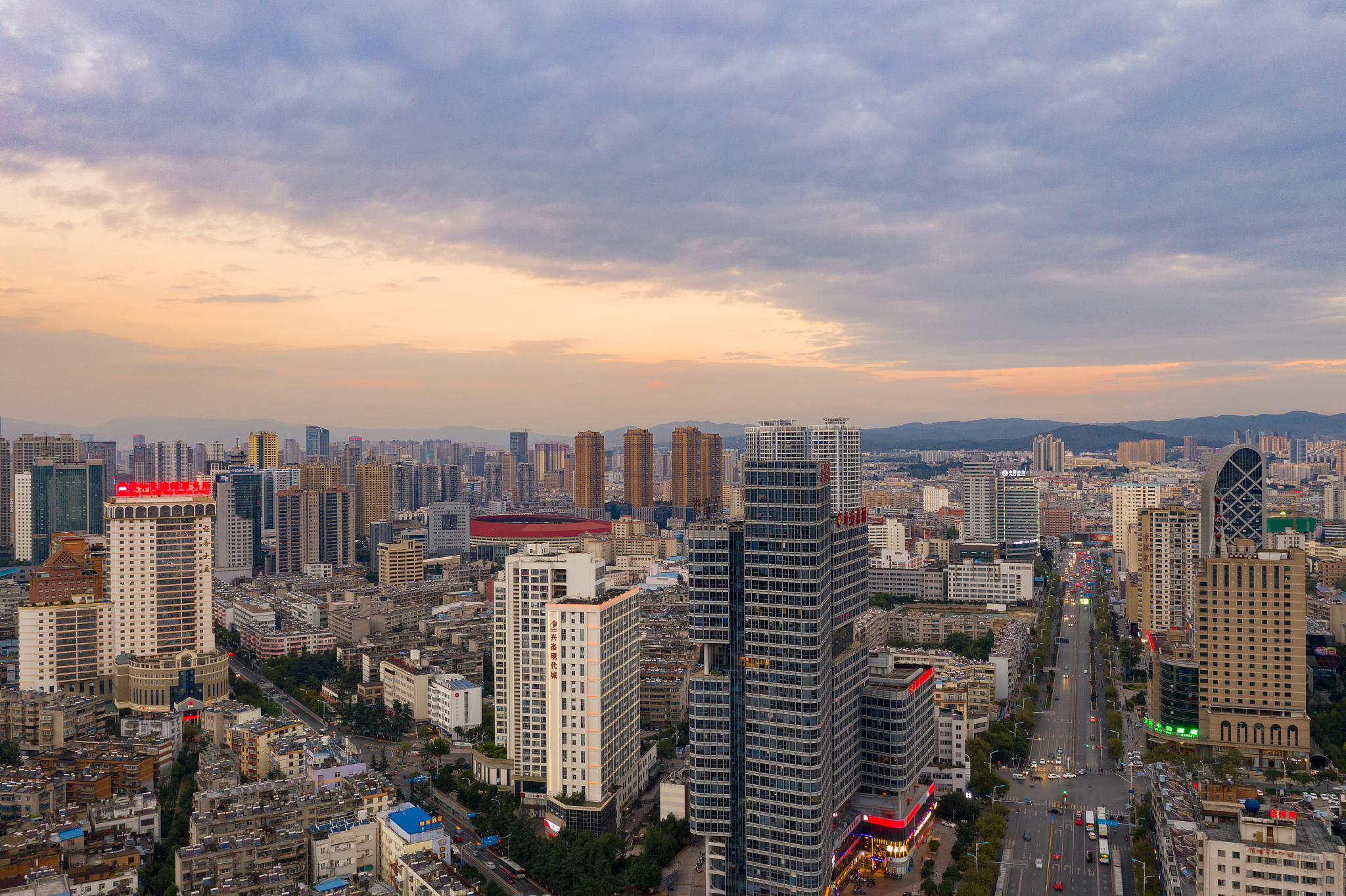 航拍昆明现代城市风光