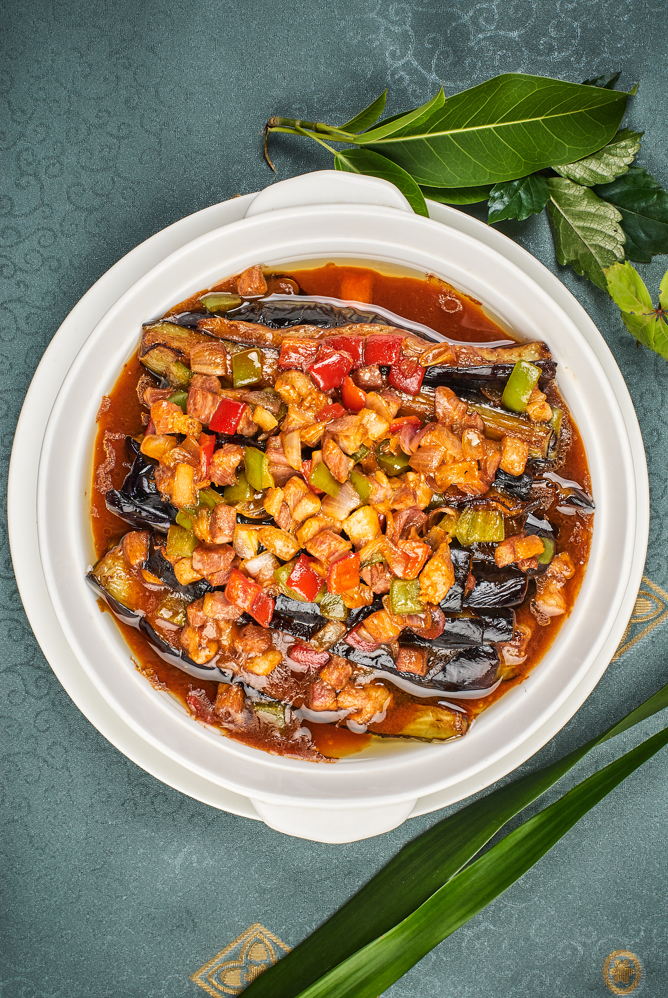 帮我写一个美食鱼香茄子教程短视频脚本