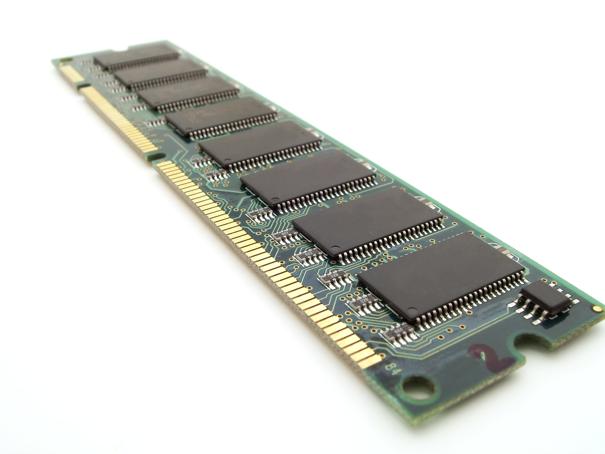 ‍3、已知某64位机主存采用半导体存储器其地址为26位若使用4M×8位的DRAM芯片组成该机所允许的最大主存空间并选用内存条结构形式问：‏‍‏‍1该DRAM芯片有多少根地址线？多少根数据线？‏‍‏‍2若每个内存条为16M×64位共需几个内存条？‏‍‏‍3每个内存条内共需多少DRAM芯片‏‍‏‍4主存共需多少DRAM芯片？CPU如何选择各内存条？文字描述即可‏