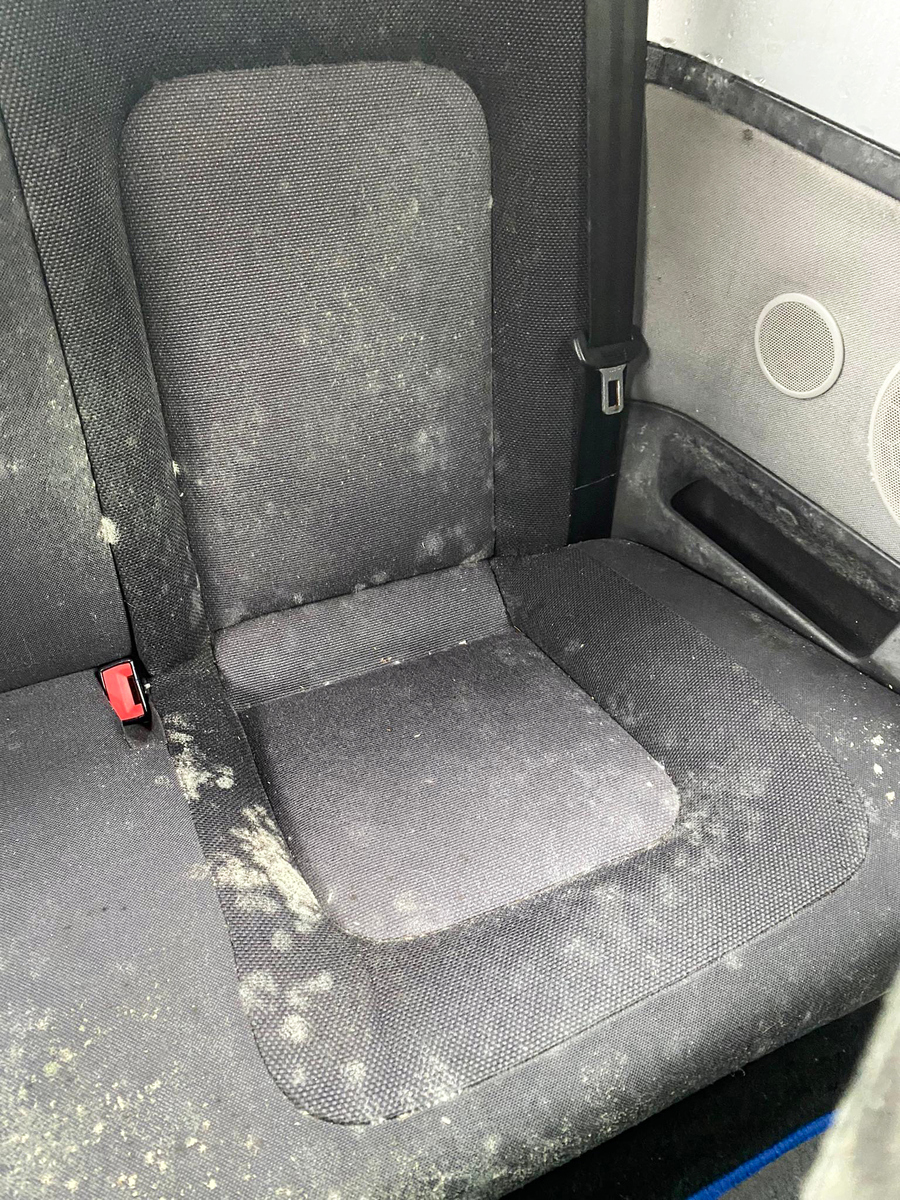 汽车主驾驶座椅下面不清洗,汽车座椅下面很脏