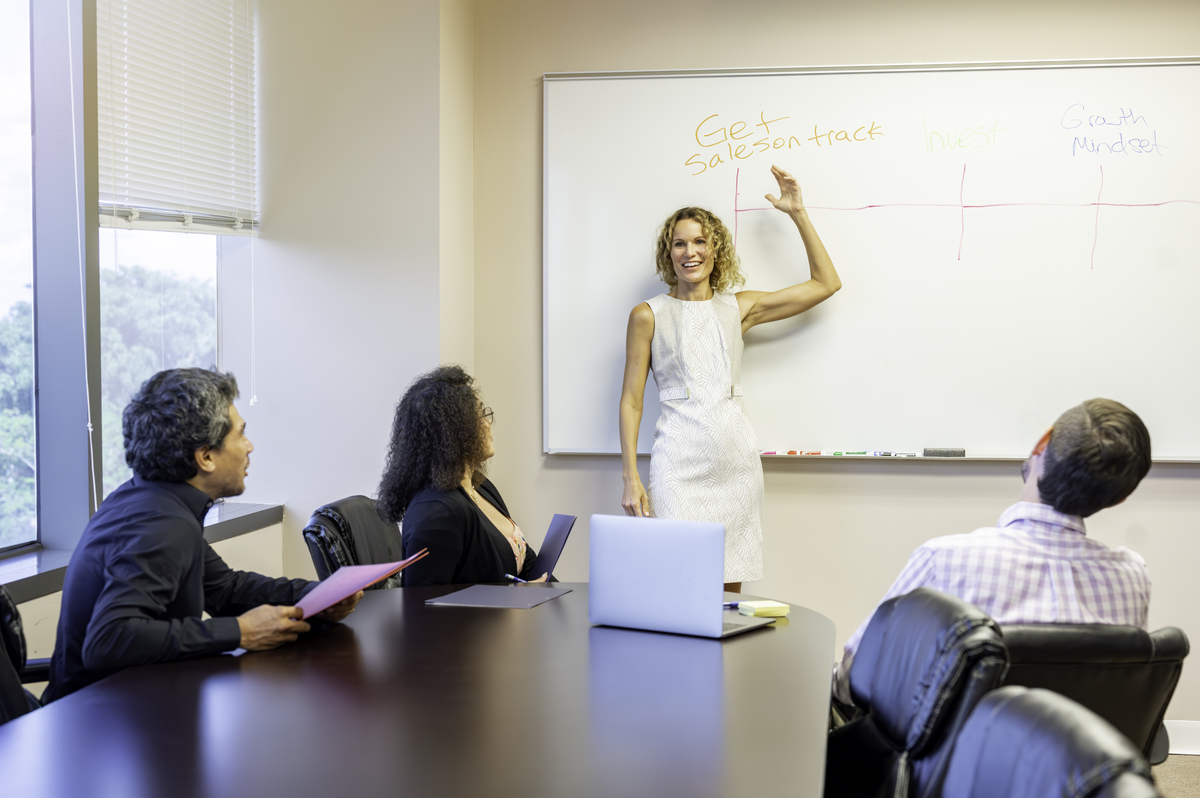 女生适合学什么专业？热门专业推荐及职业发展方向