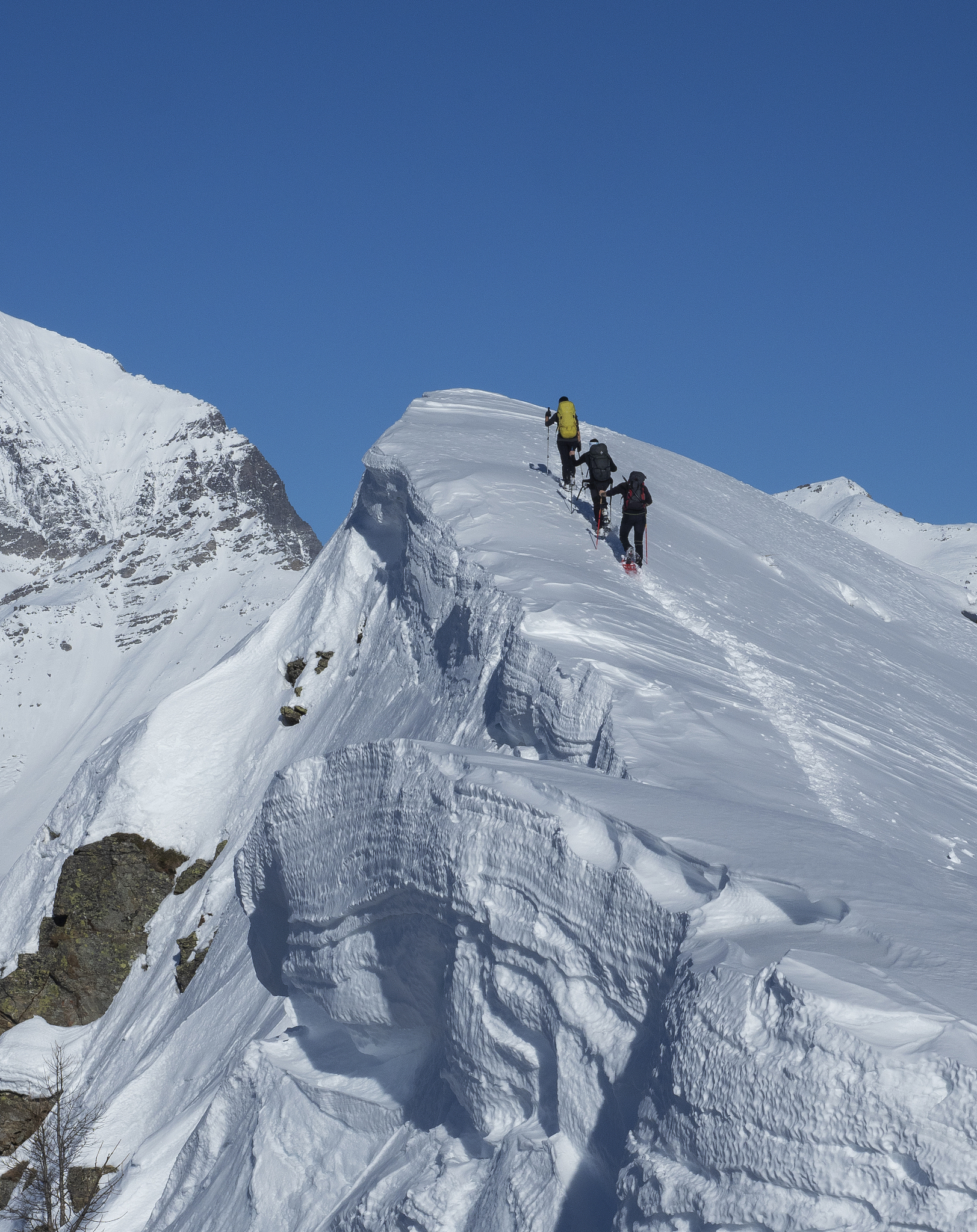 征服蜀山之王！贡嘎雪山探险之旅